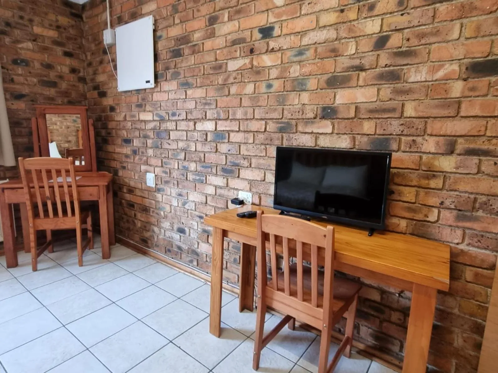 TV and multimedia in Emerald Guesthouse