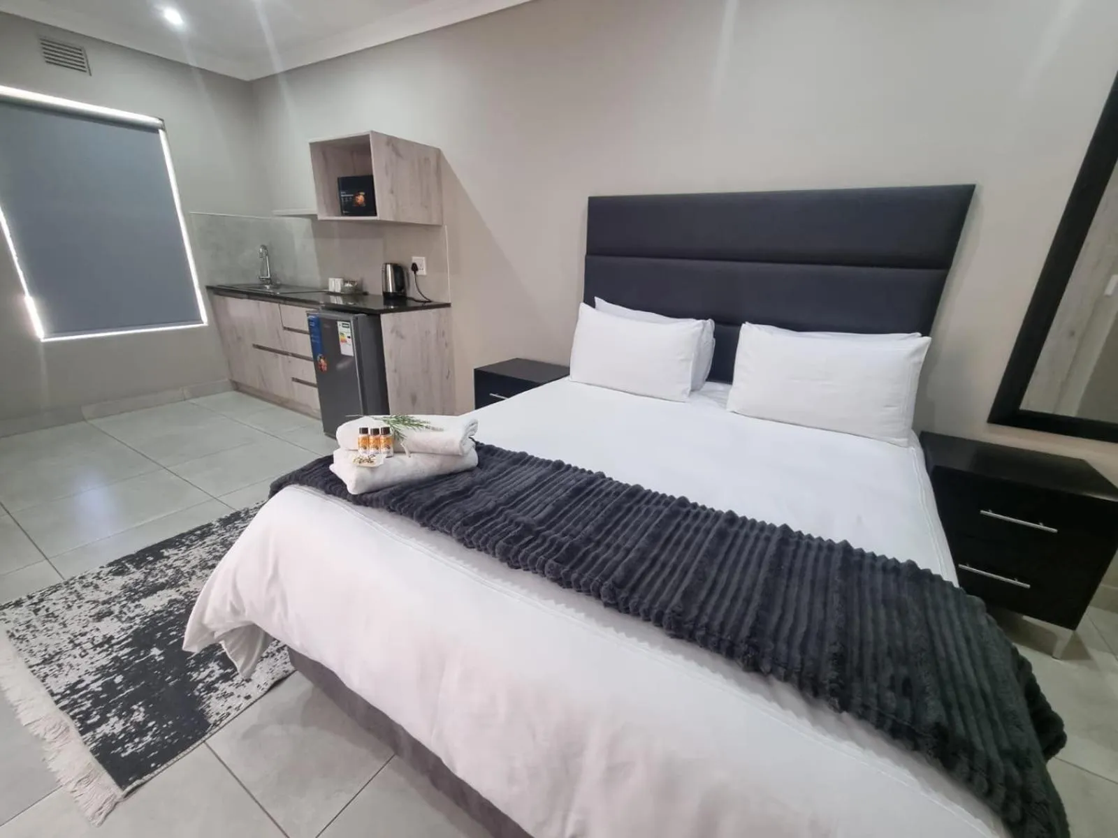 Kitchen or kitchenette, Bed in Emerald Guesthouse