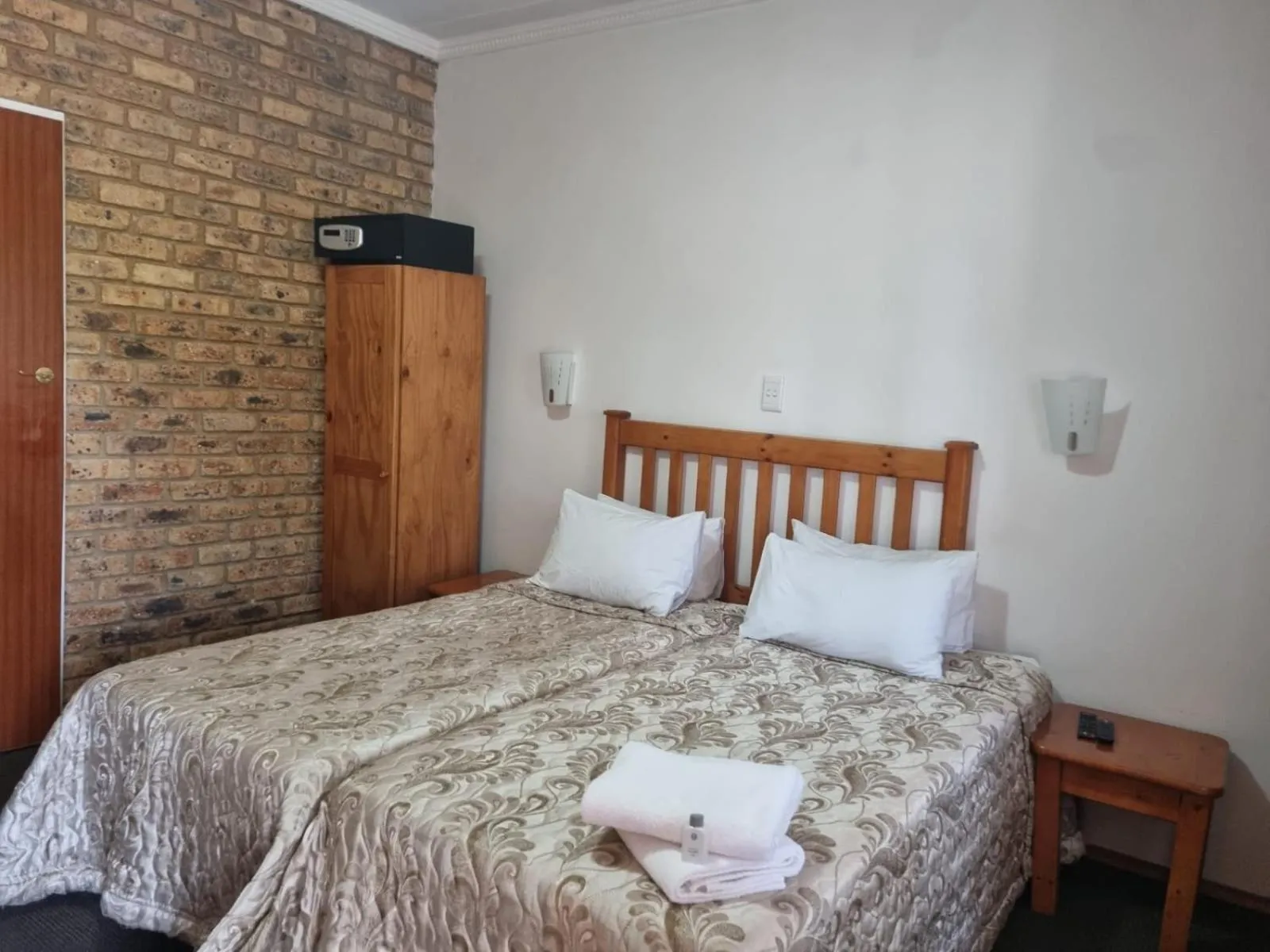 Bed in Emerald Guesthouse