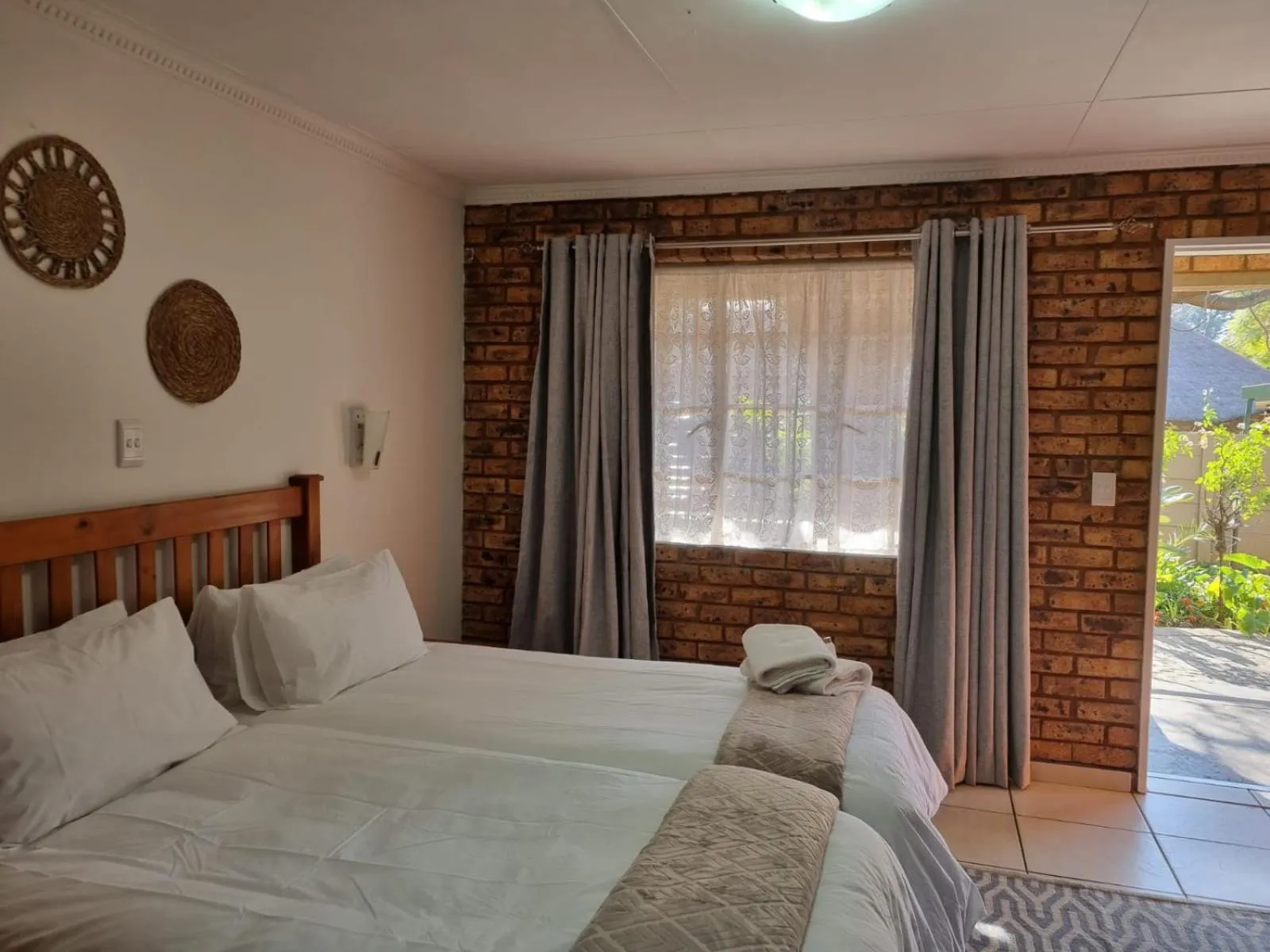 Bed in Emerald Guesthouse