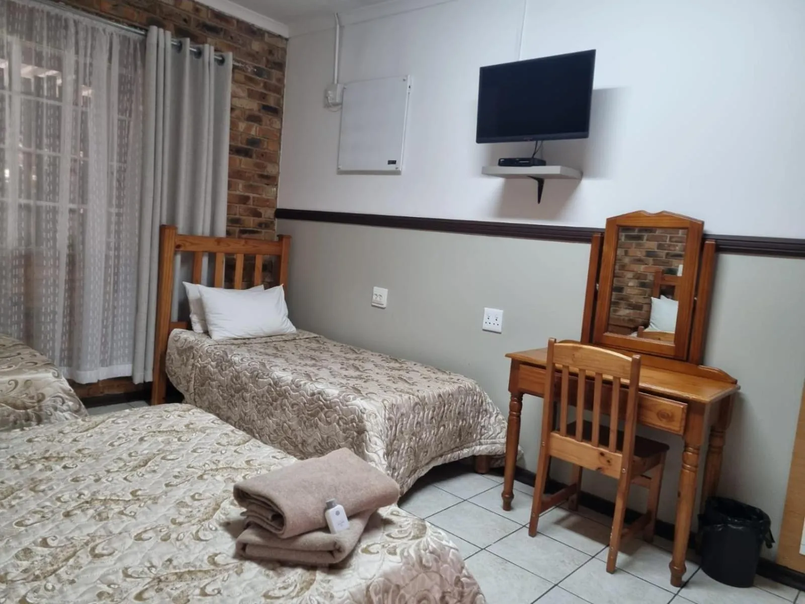 Bedroom, Bed in Emerald Guesthouse