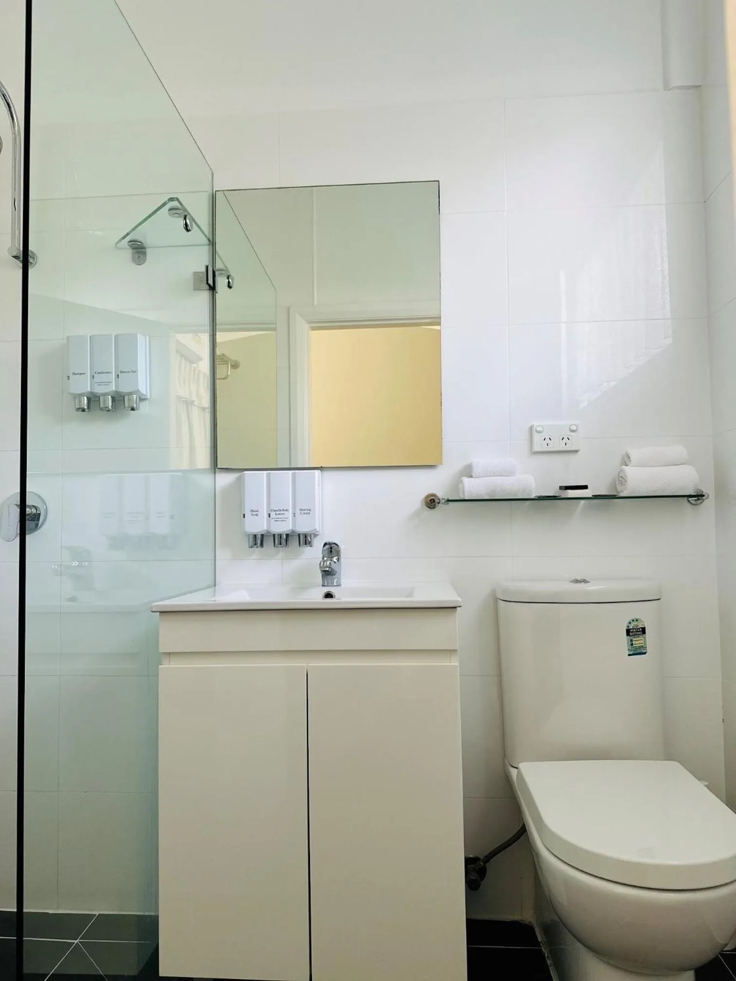 Bathroom in Oxley Motel