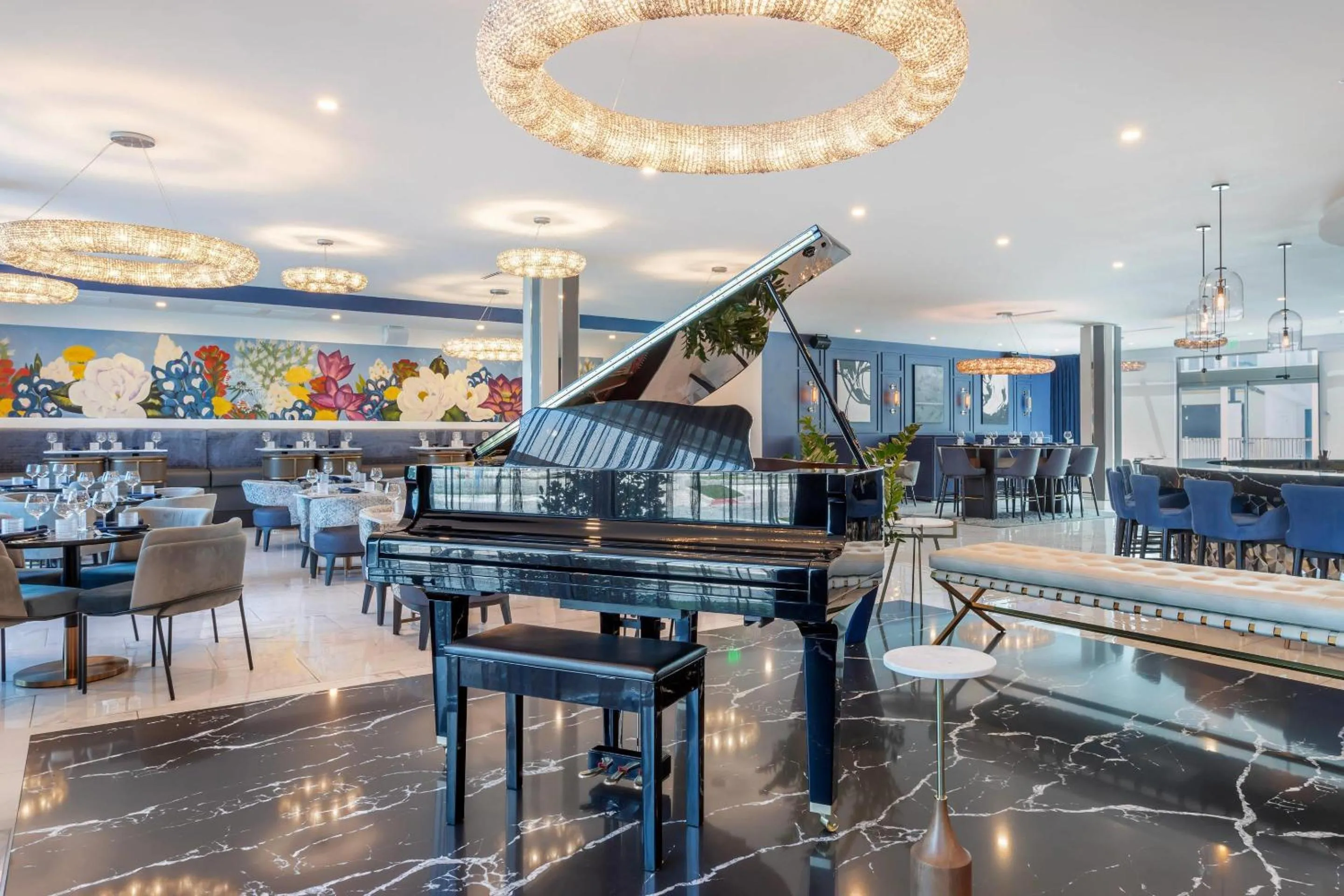 Restaurant/places to eat in Cambria Hotel Waco University Riverfront