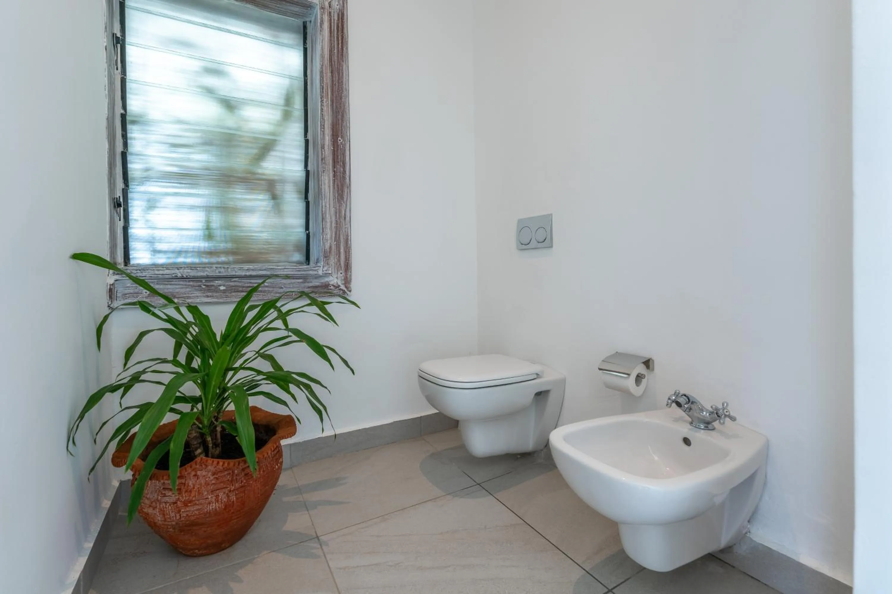 Toilet in Chale Island Resort