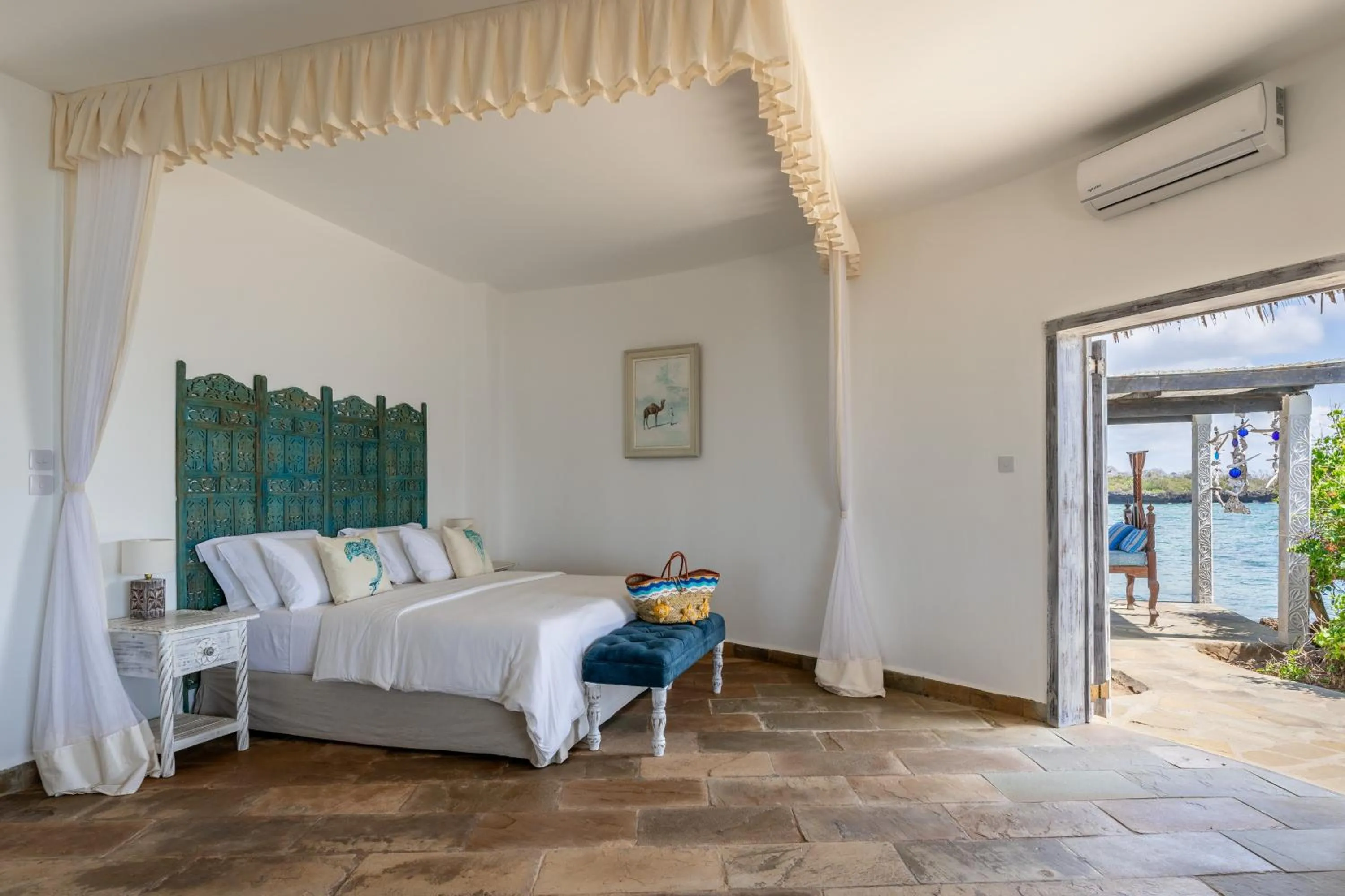 View (from property/room), Bed in Chale Island Resort