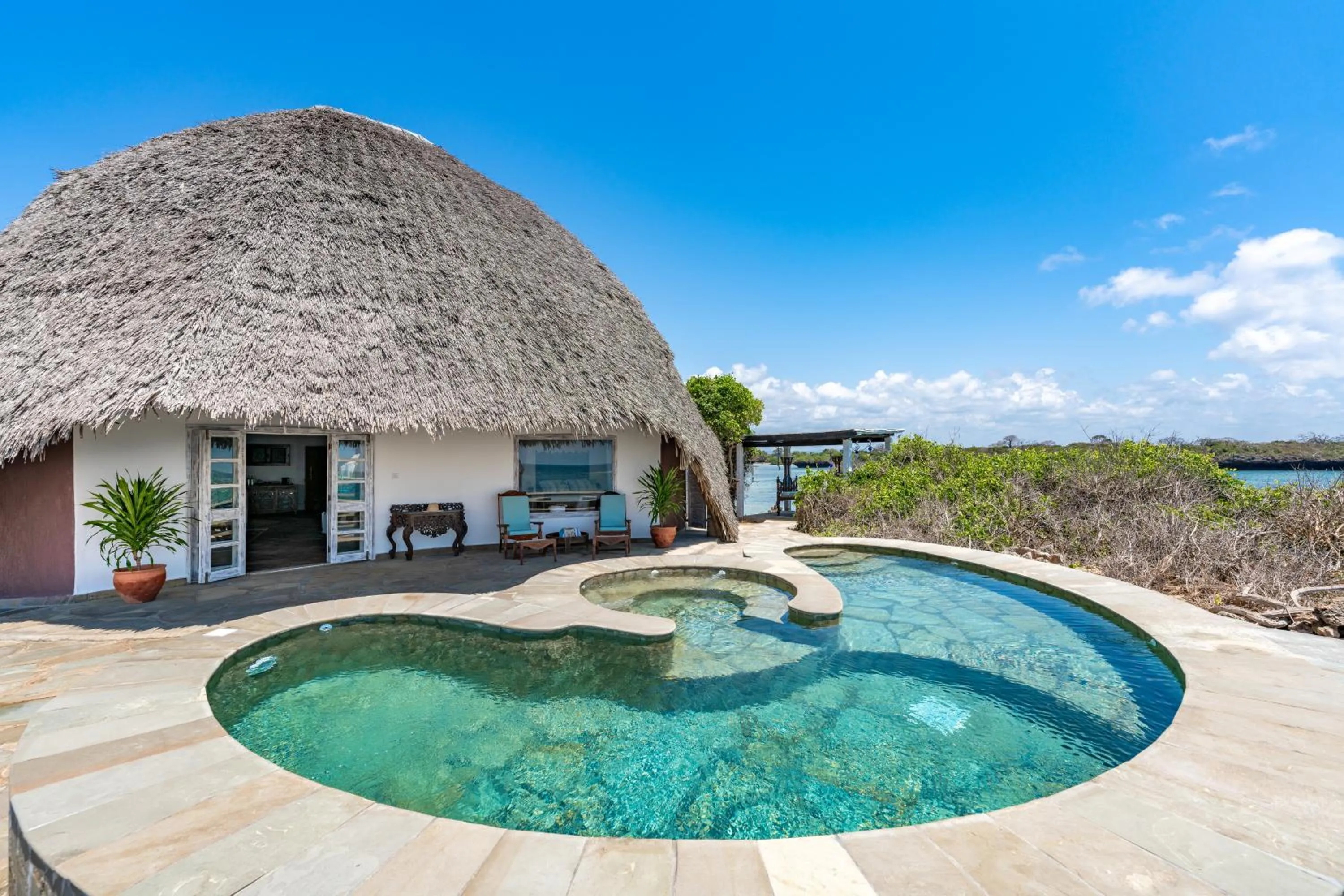 Swimming pool in Chale Island Resort