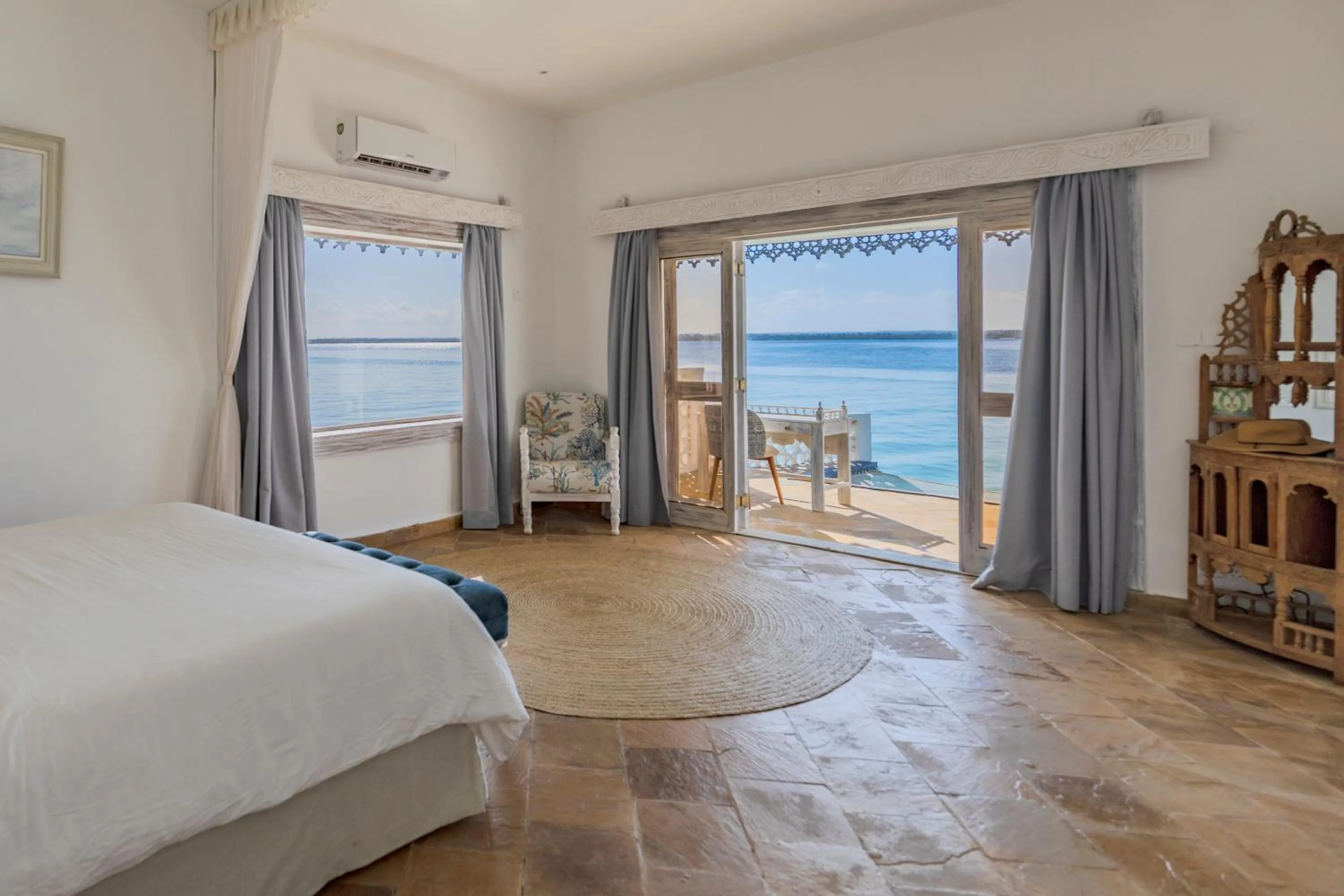 Bed in Chale Island Resort