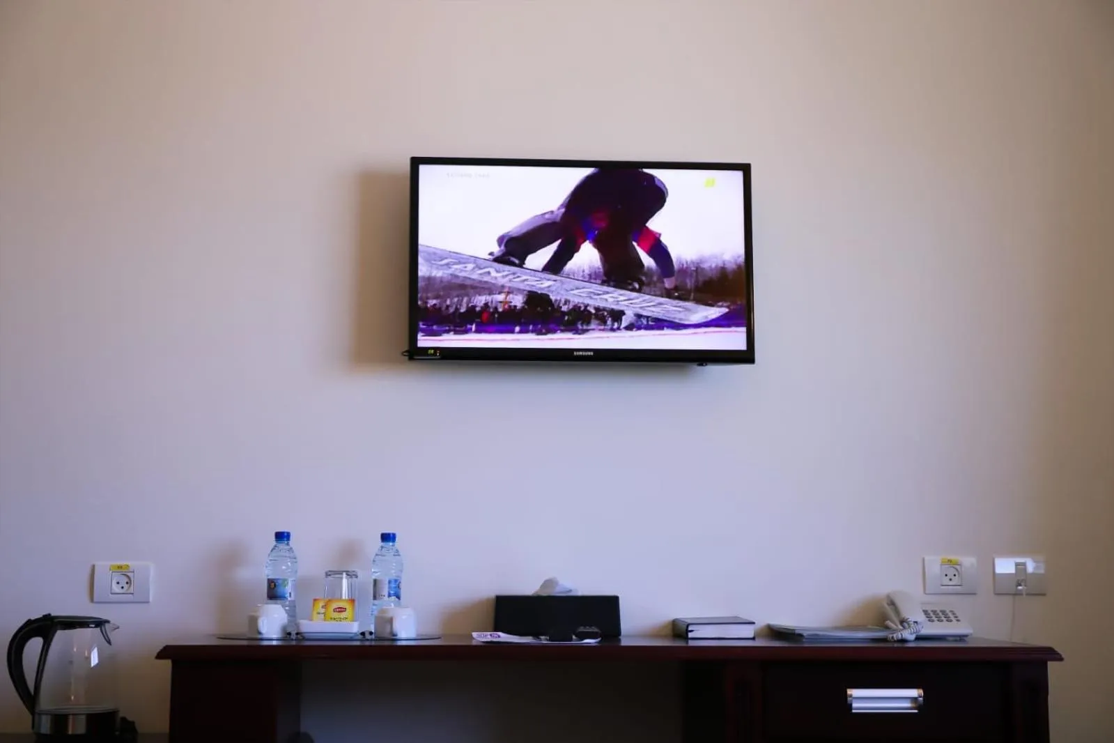 TV and multimedia in Abu Mazen Hotel