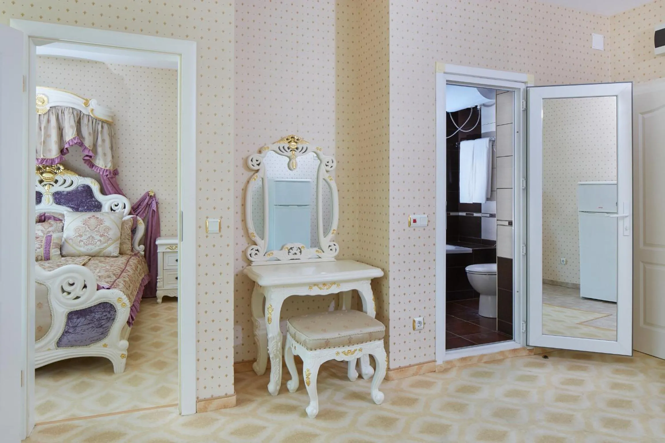 Living room, Bed in Hotel Amore Beach - All Inclusive