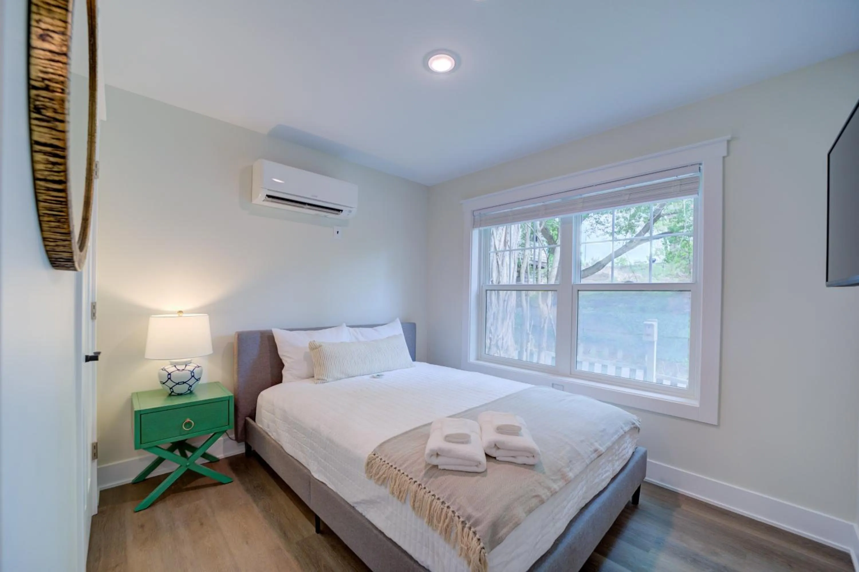 Bed in DreamStay on Clay