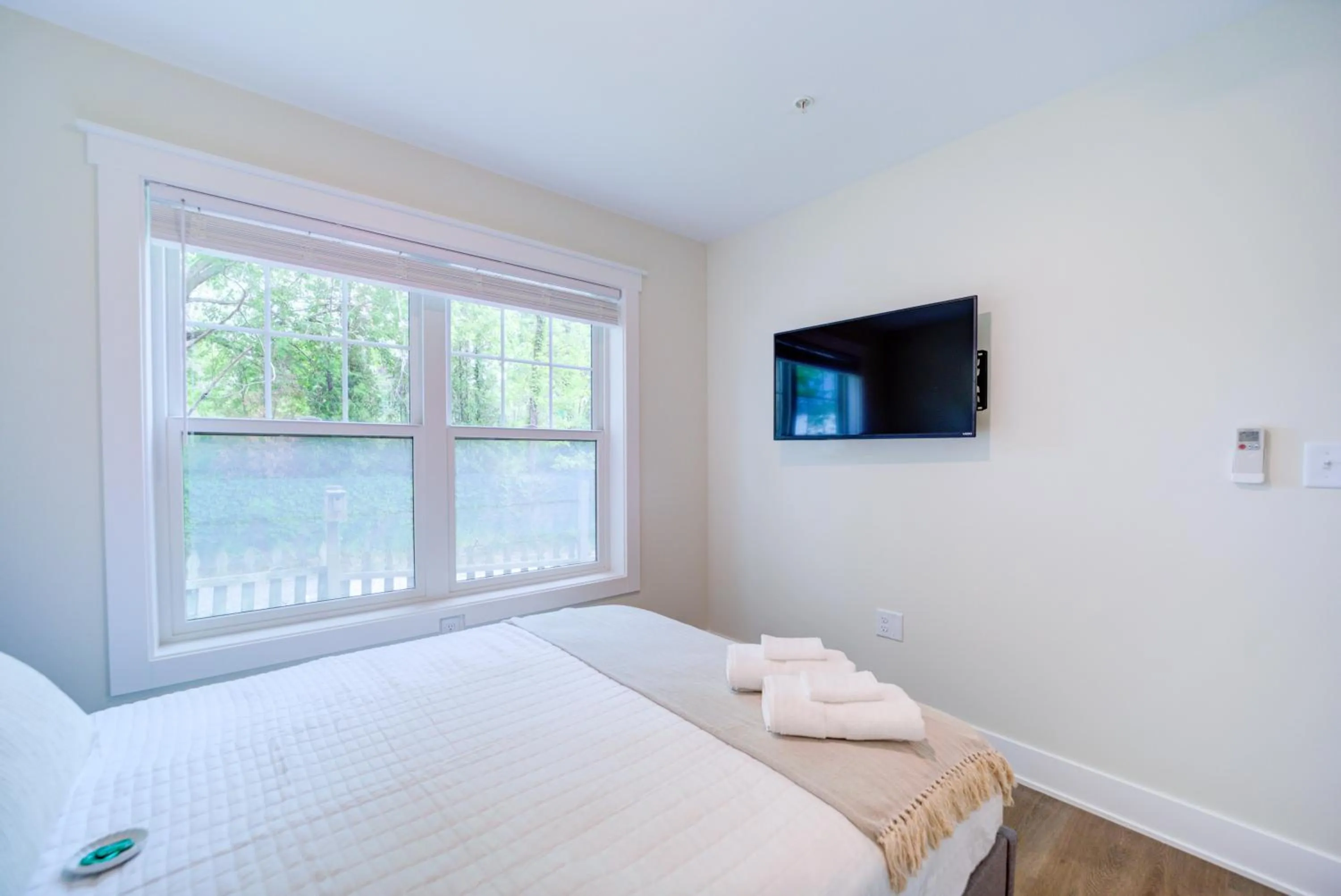 Bed in DreamStay on Clay