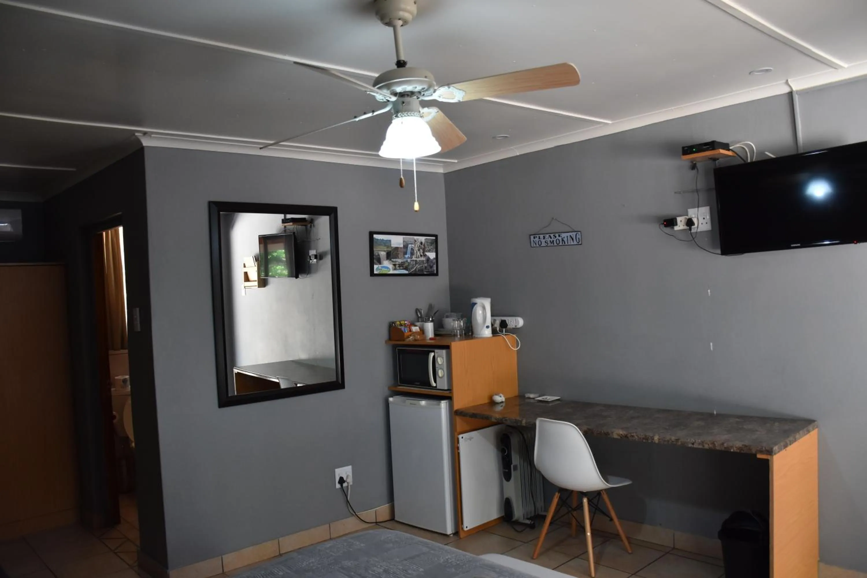 TV and multimedia in Alpine Bed and Breakfast