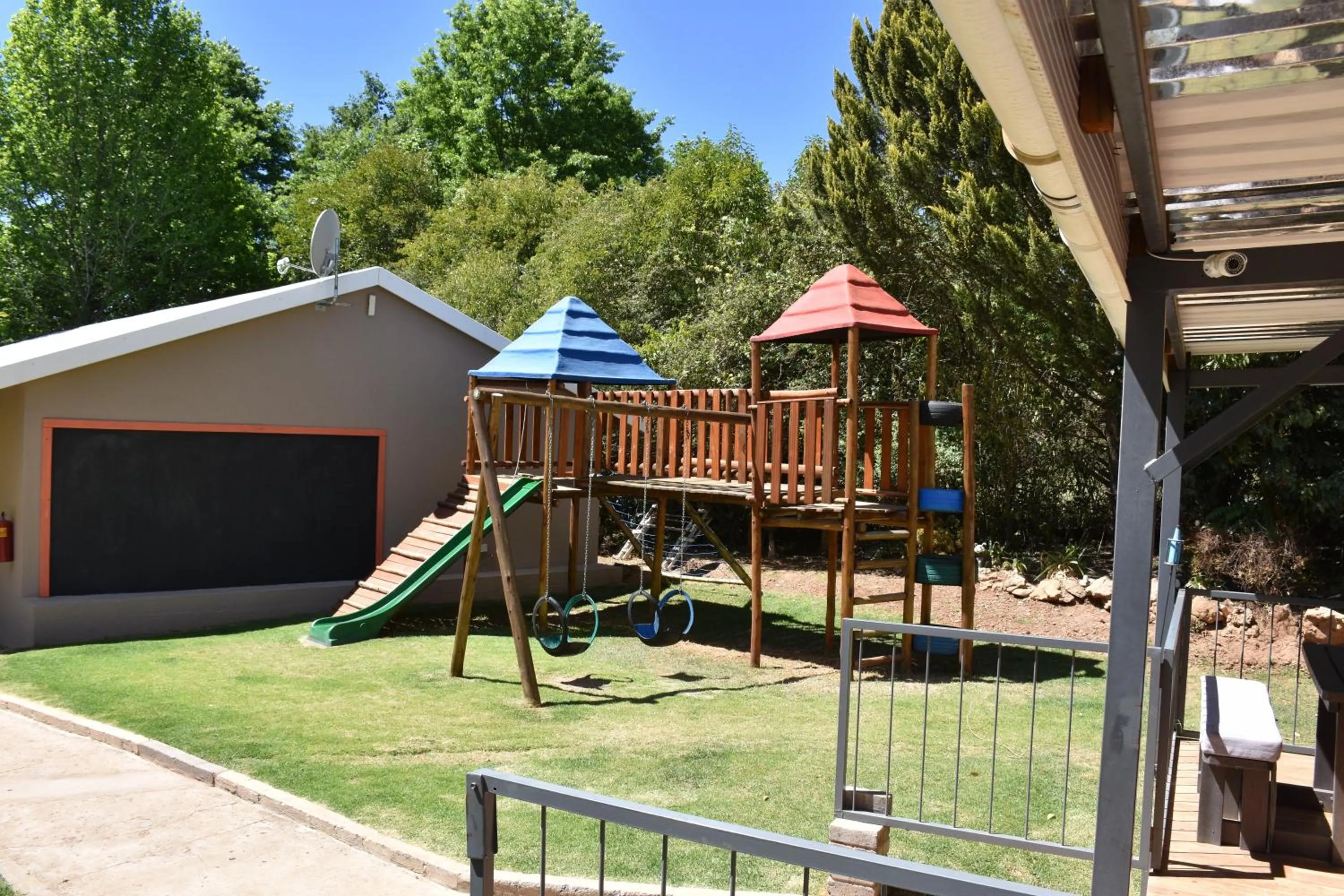 Children play ground in Alpine Bed and Breakfast