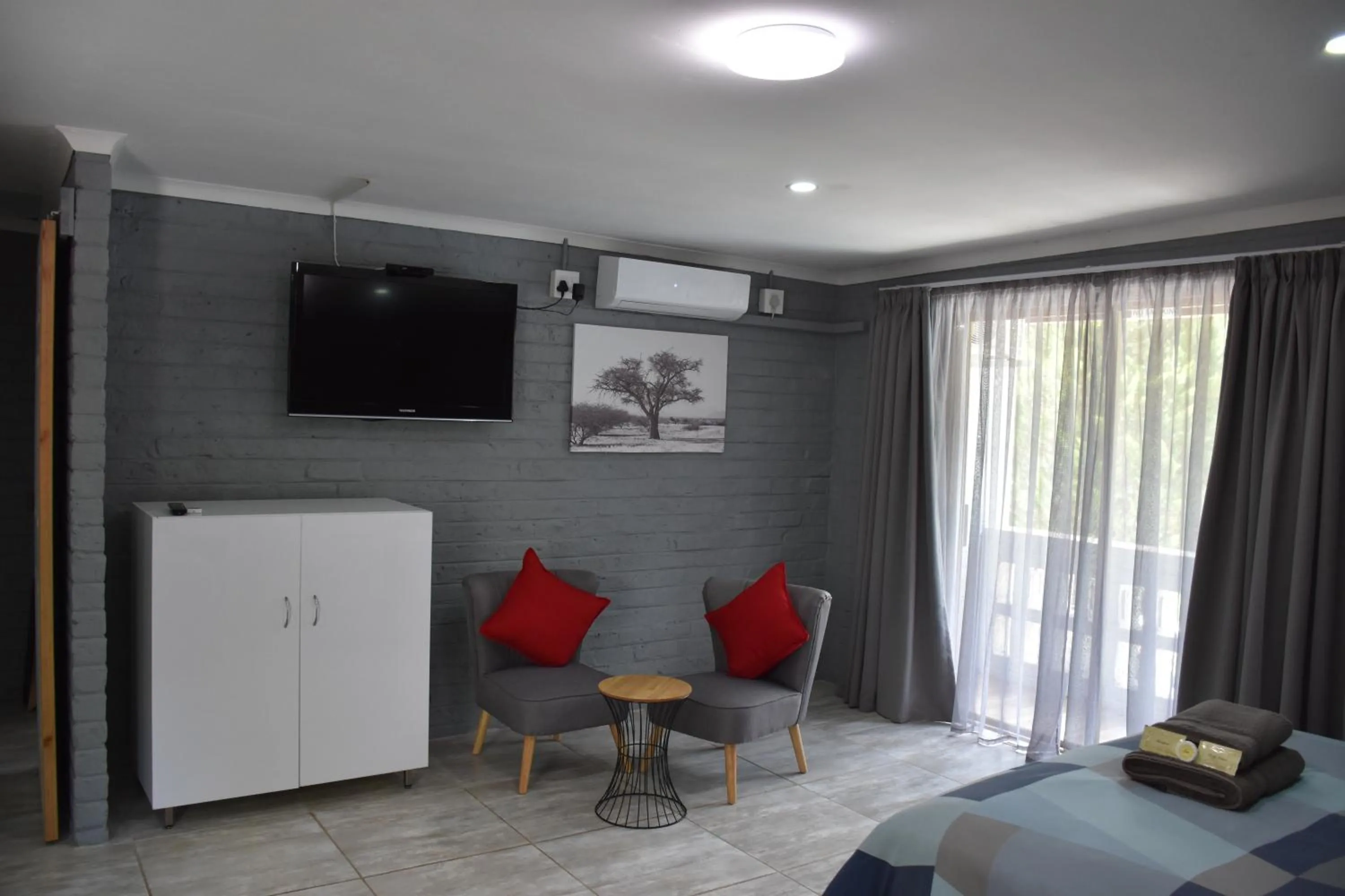 TV and multimedia in Alpine Bed and Breakfast