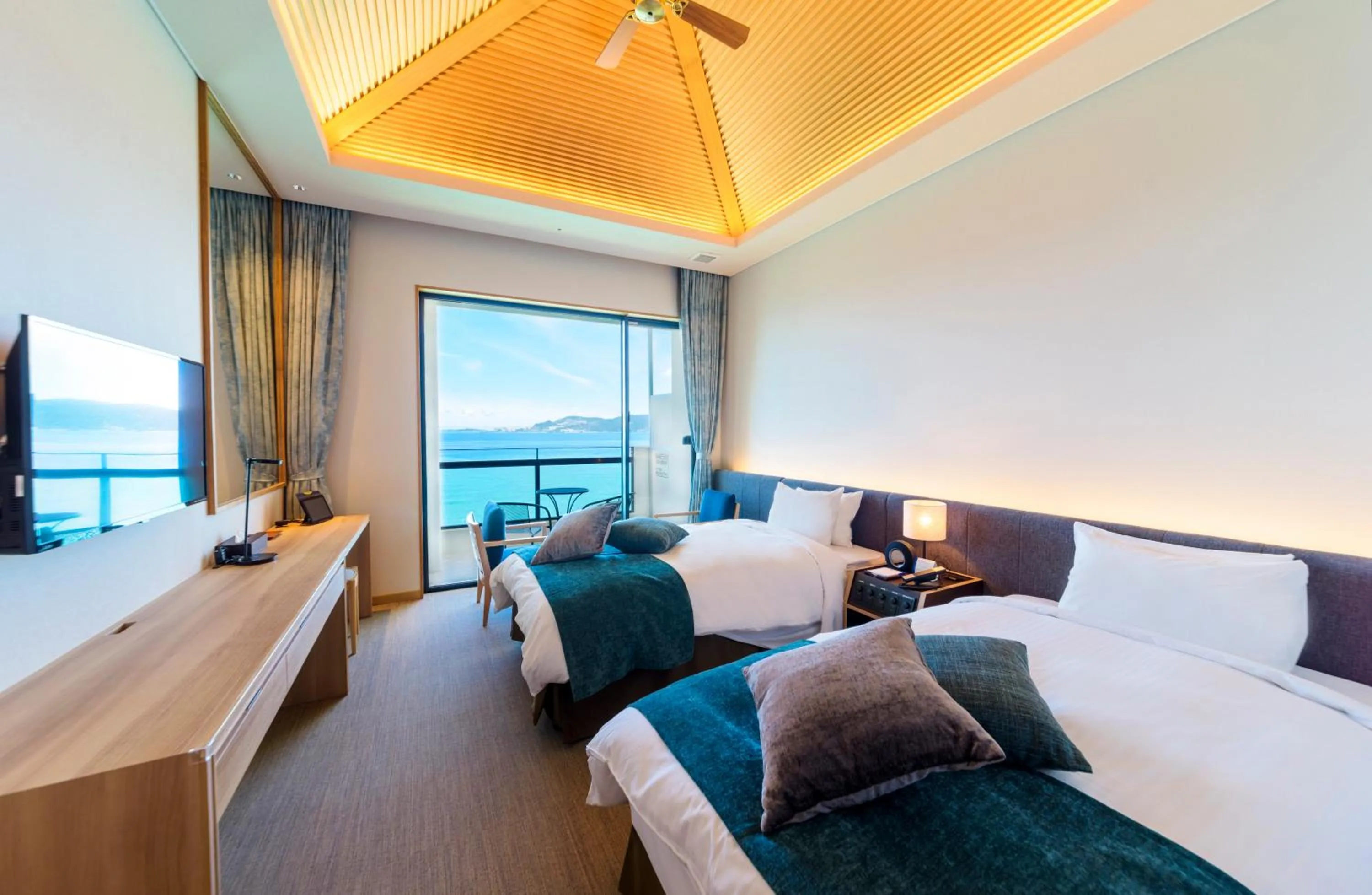 Sea view, Bed in Best Western Okinawa Kouki Beach