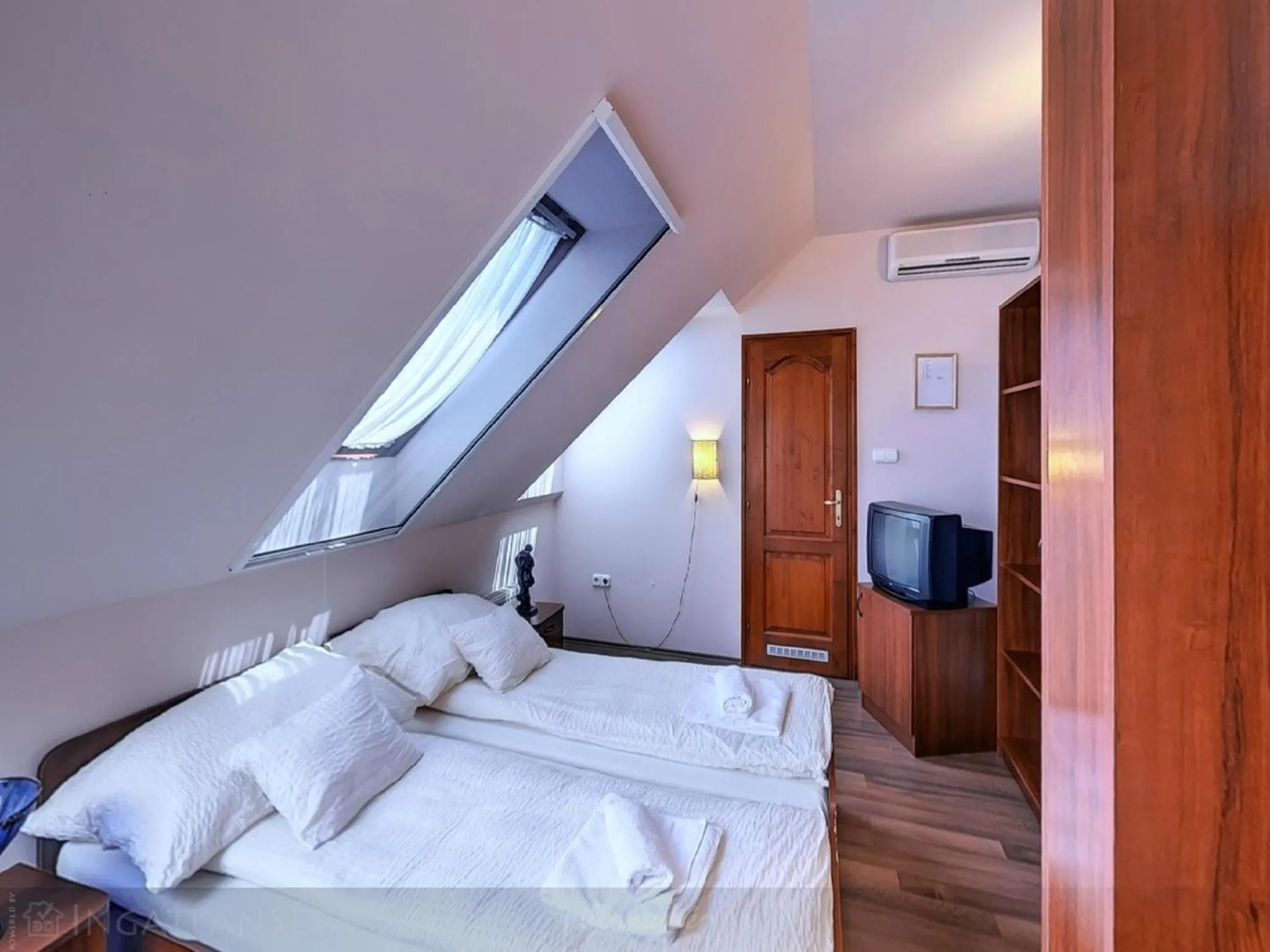 Photo of the whole room, Bed in Pilóta Panzió