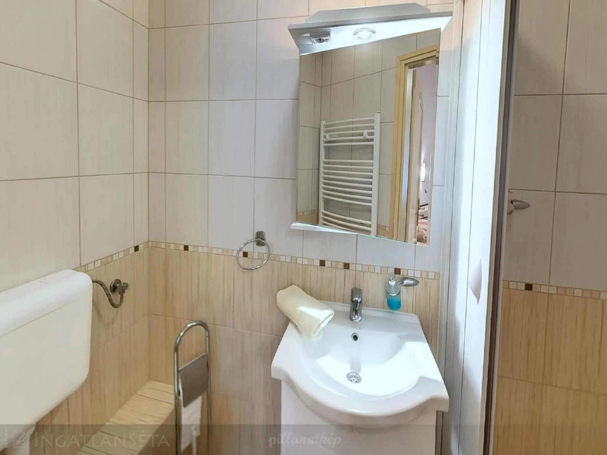 Bathroom in Pilóta Panzió