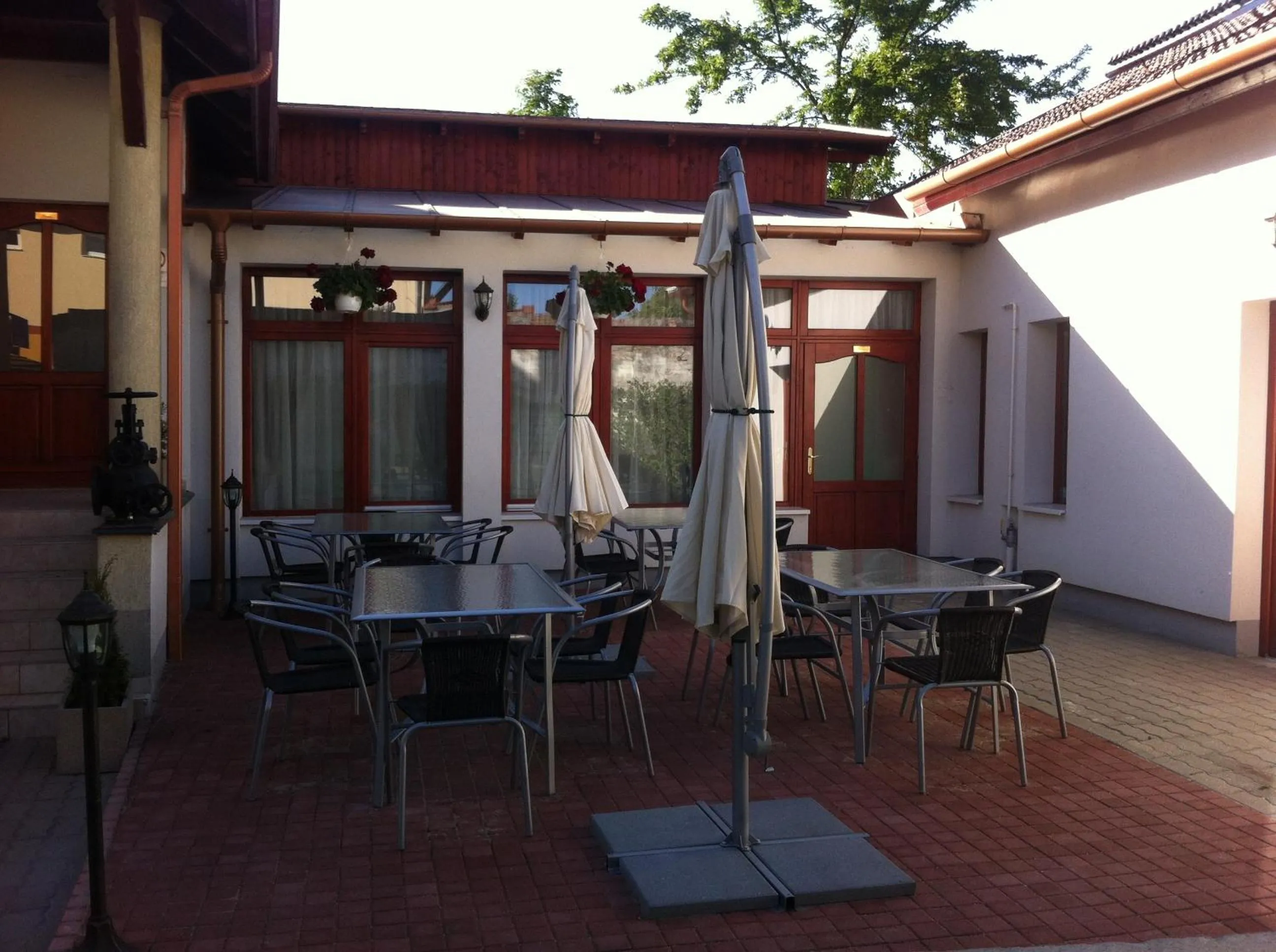 Patio in Pilóta Panzió