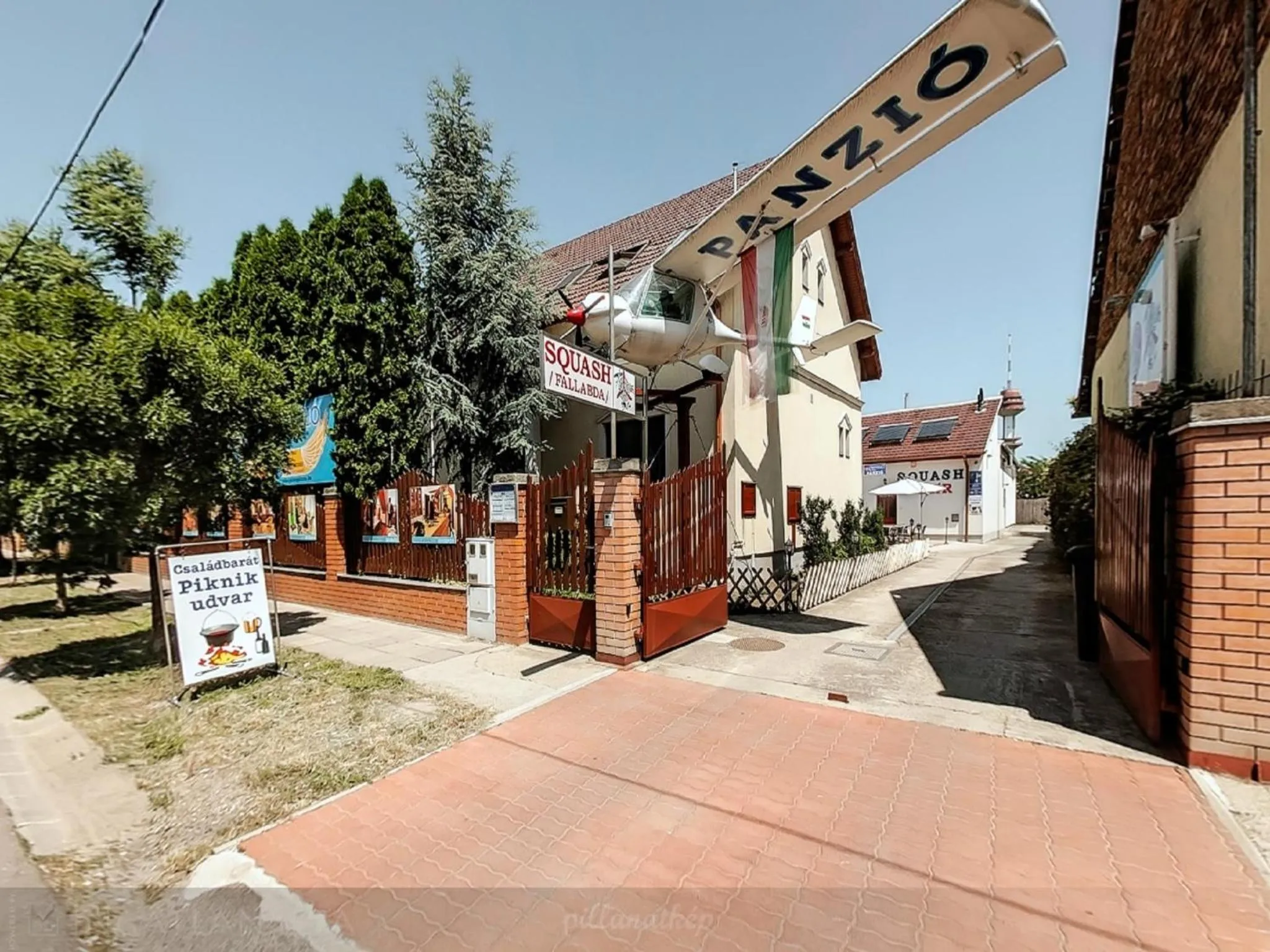 Property building in Pilóta Panzió