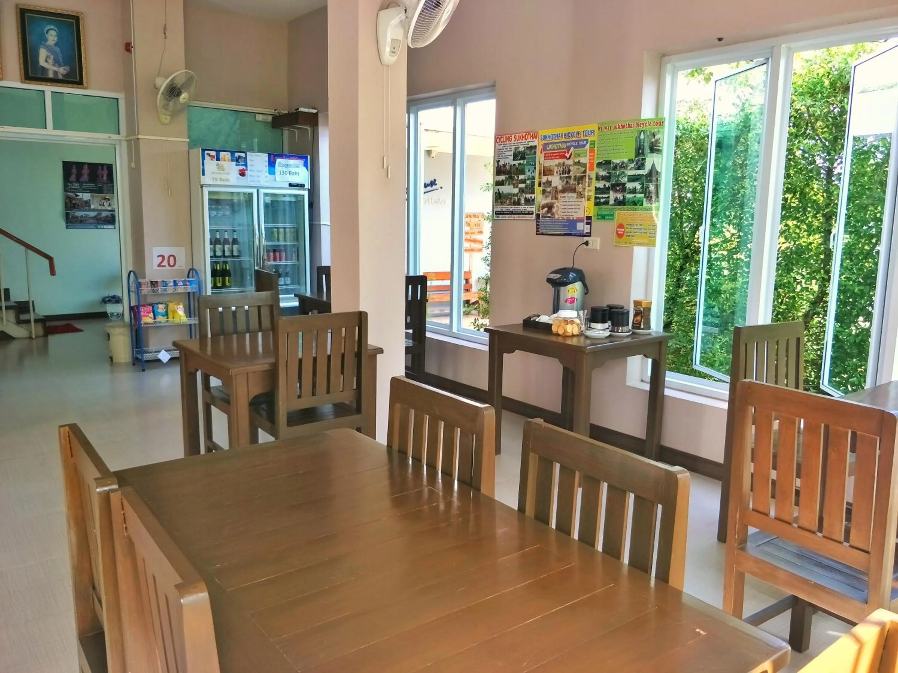 Communal lounge/ TV room in Blue House Sukhothai