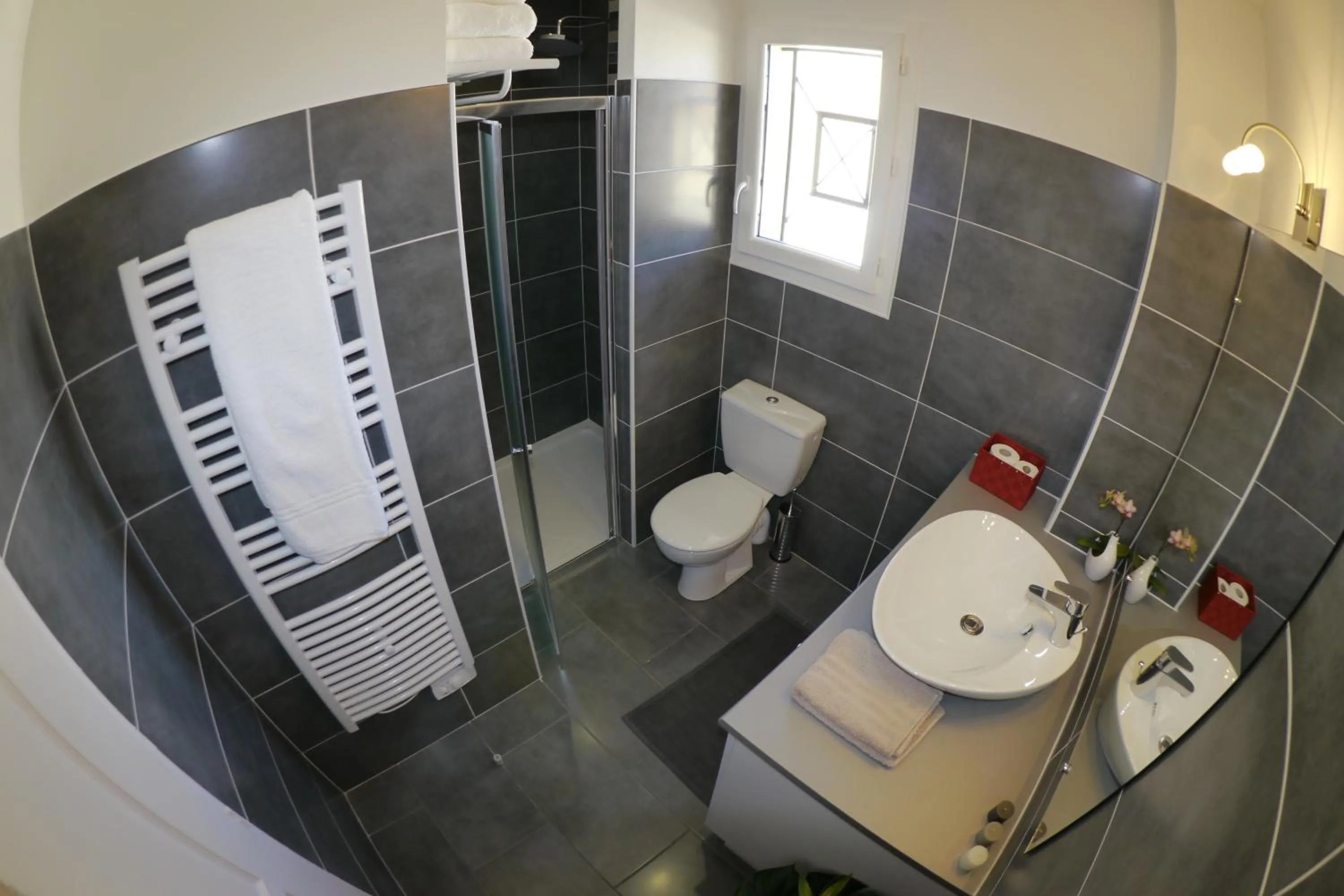 Bathroom in La Résidence Les Grands Vignobles