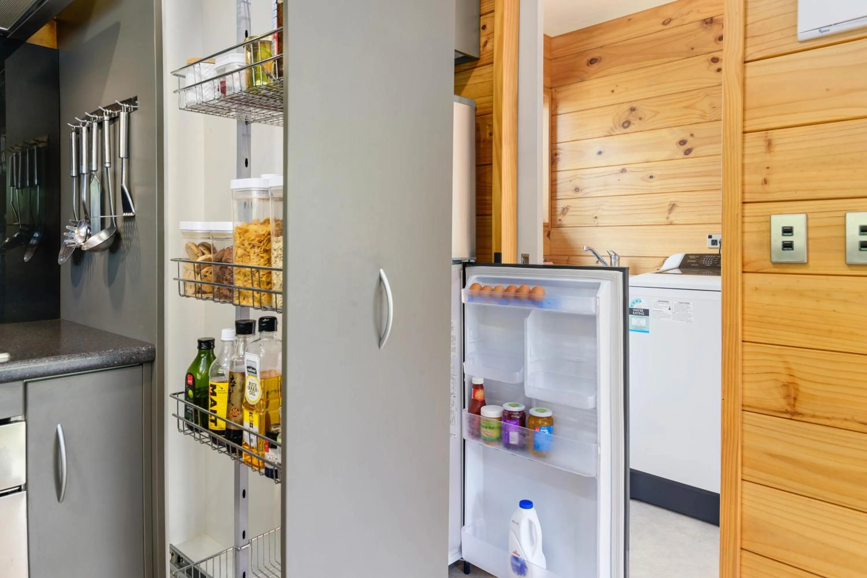 Kitchen or kitchenette in Ngongotaha Lakeside Lodge