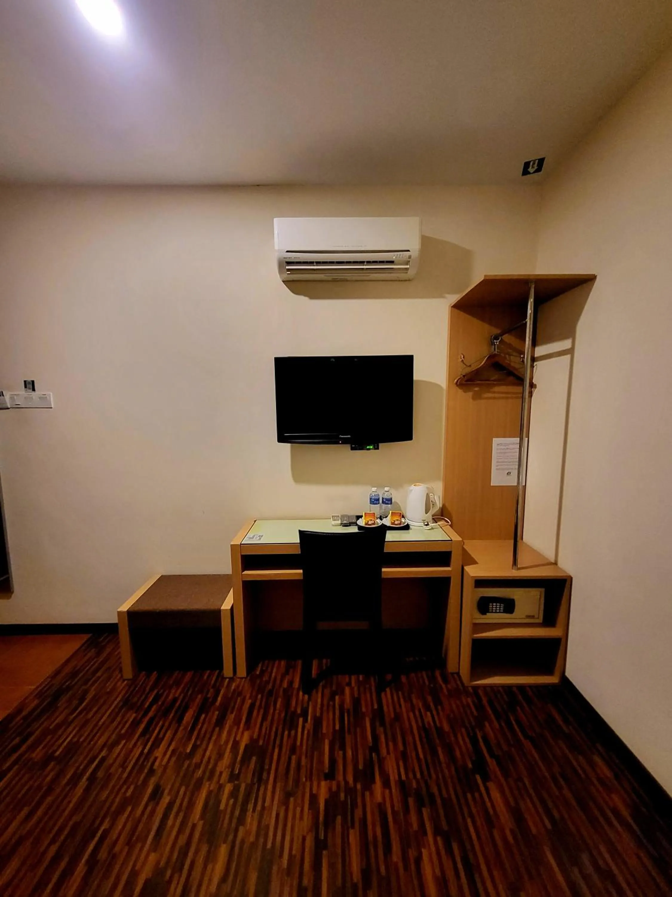 Eight Days Boutique Hotel - Permas Jaya