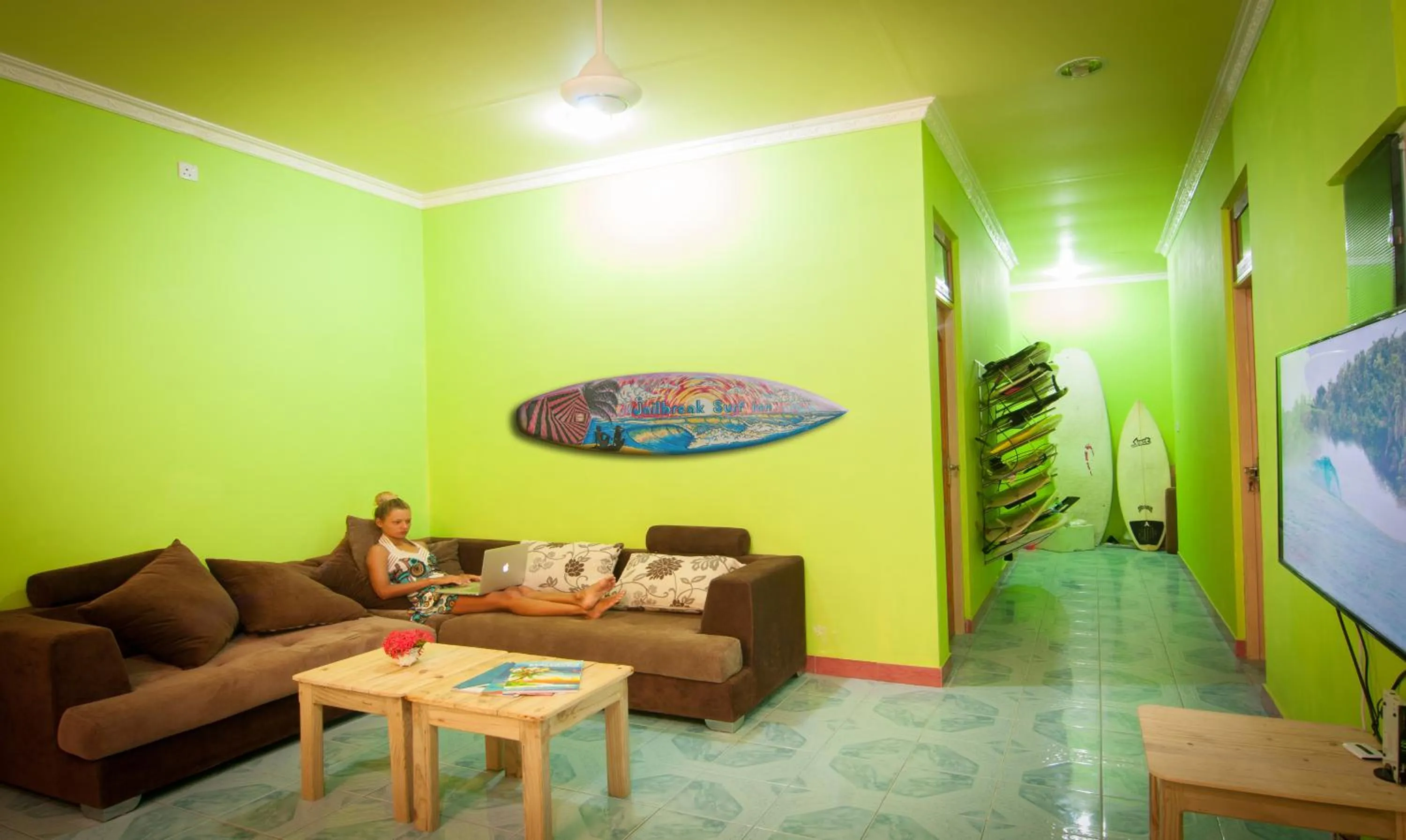 Living room in Jail Break Surf Inn