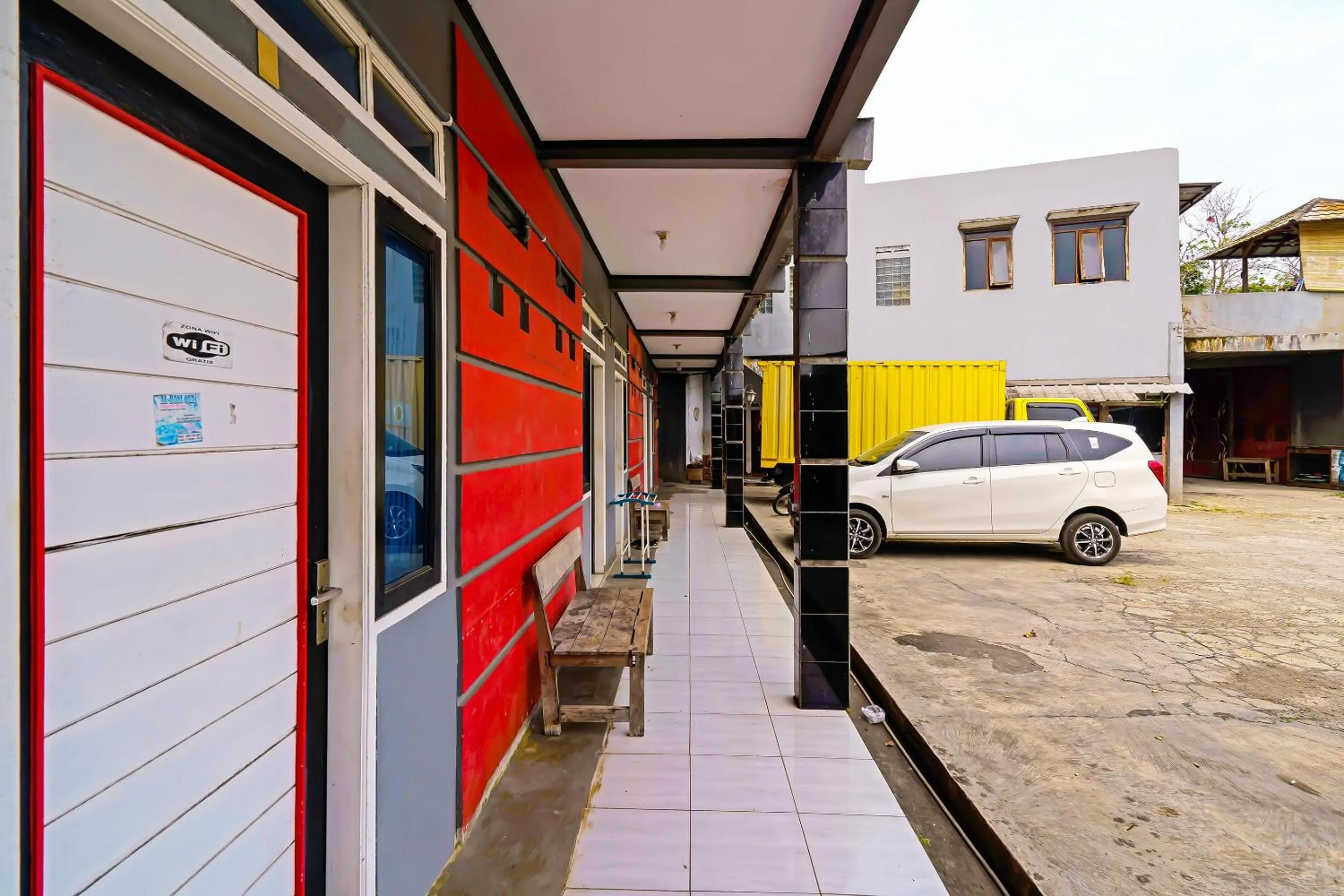 Lobby or reception in Hotel O Santana Residence Syariah