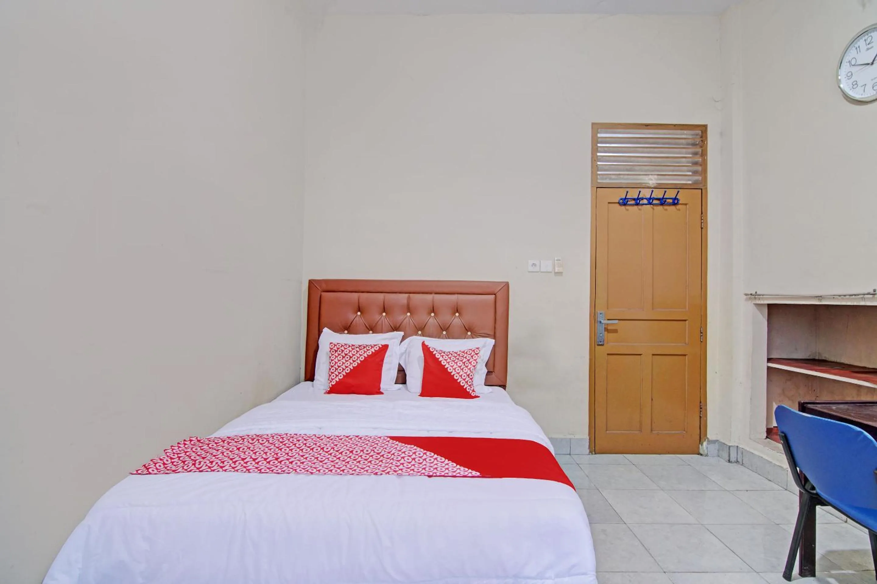 Bedroom, Bed in Hotel O Lavina Guesthouse