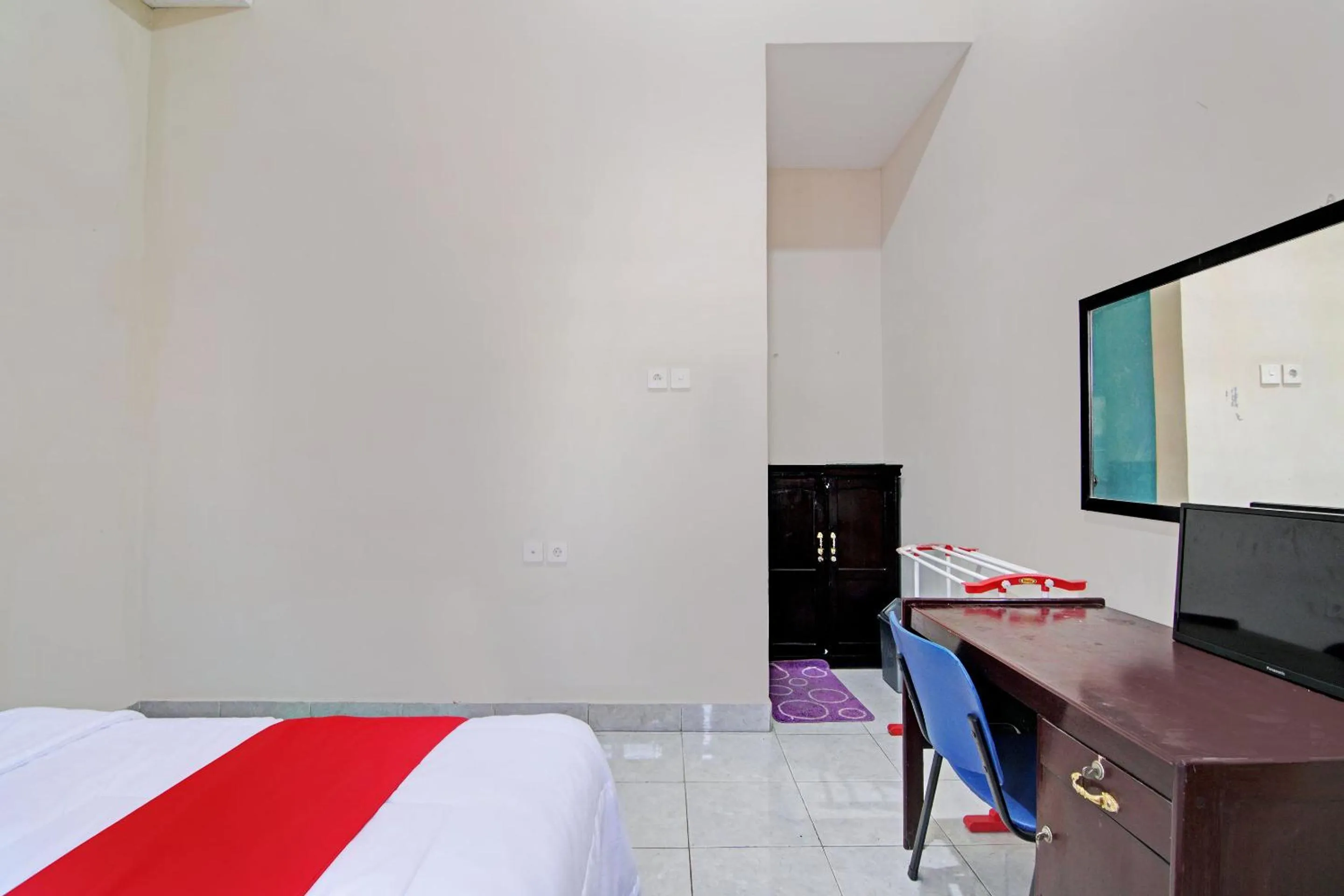 Bedroom, Bed in Hotel O Lavina Guesthouse