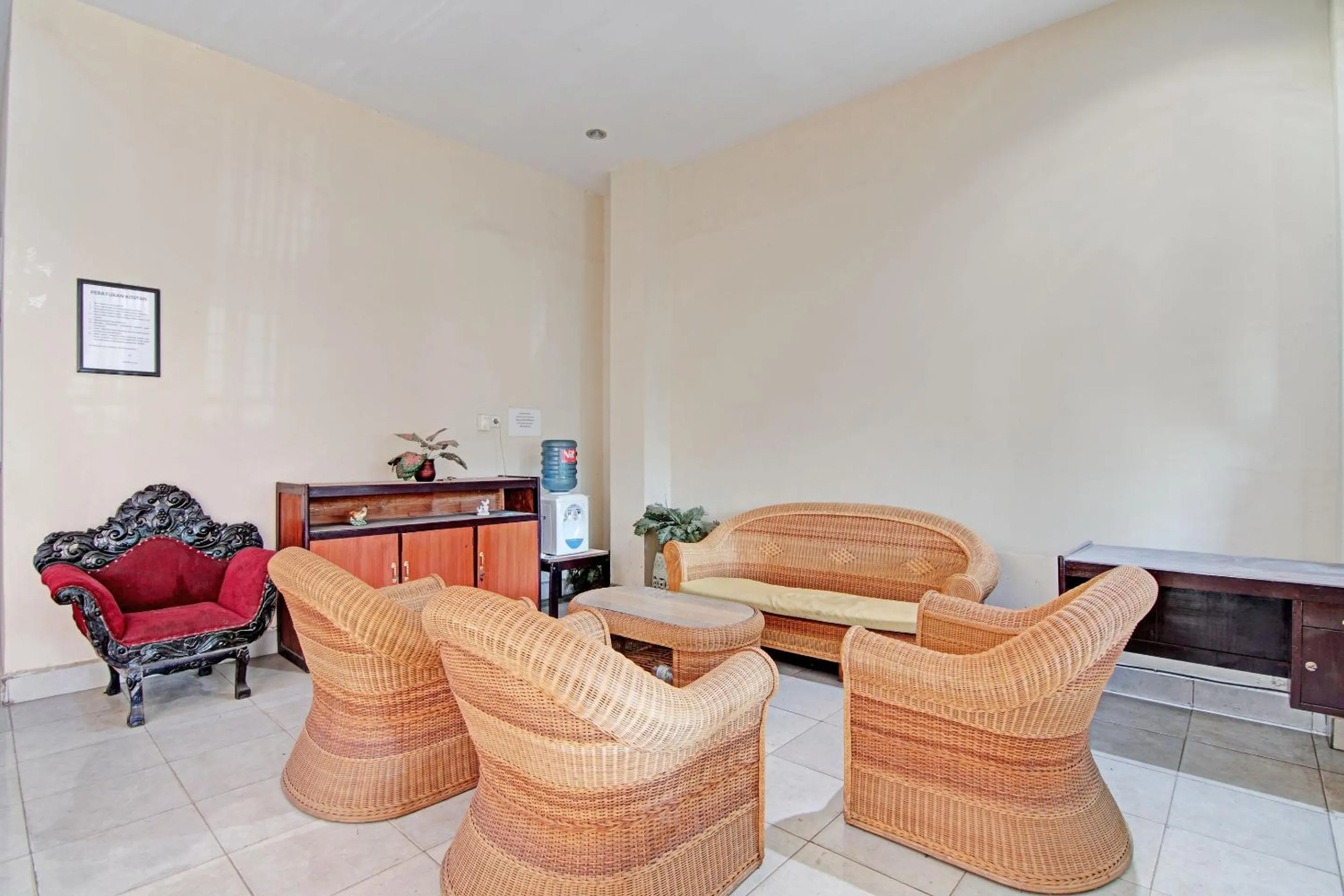 Seating area in Hotel O Lavina Guesthouse