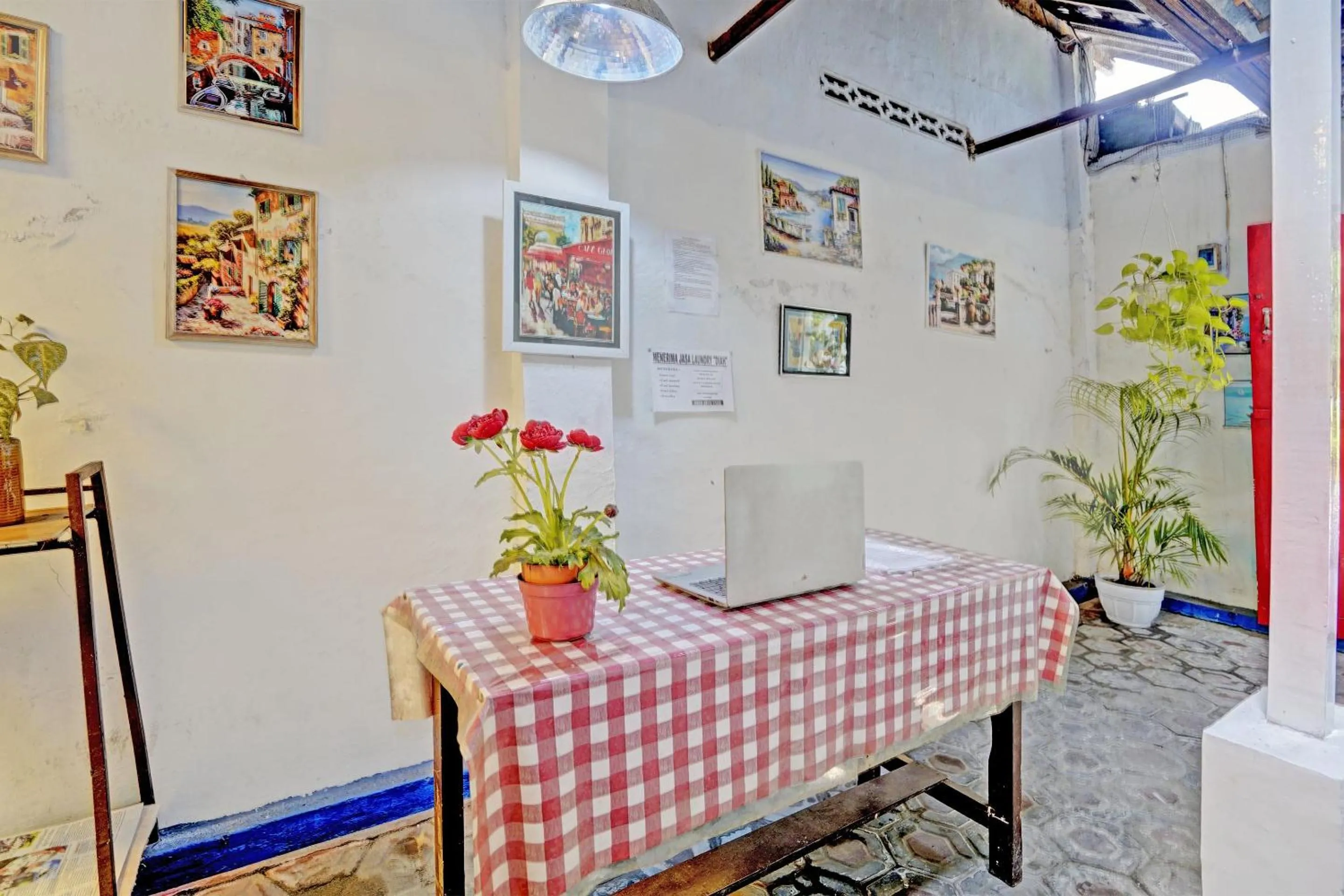 Lobby or reception in OYO Life 92921 Omaya Kost Syariah