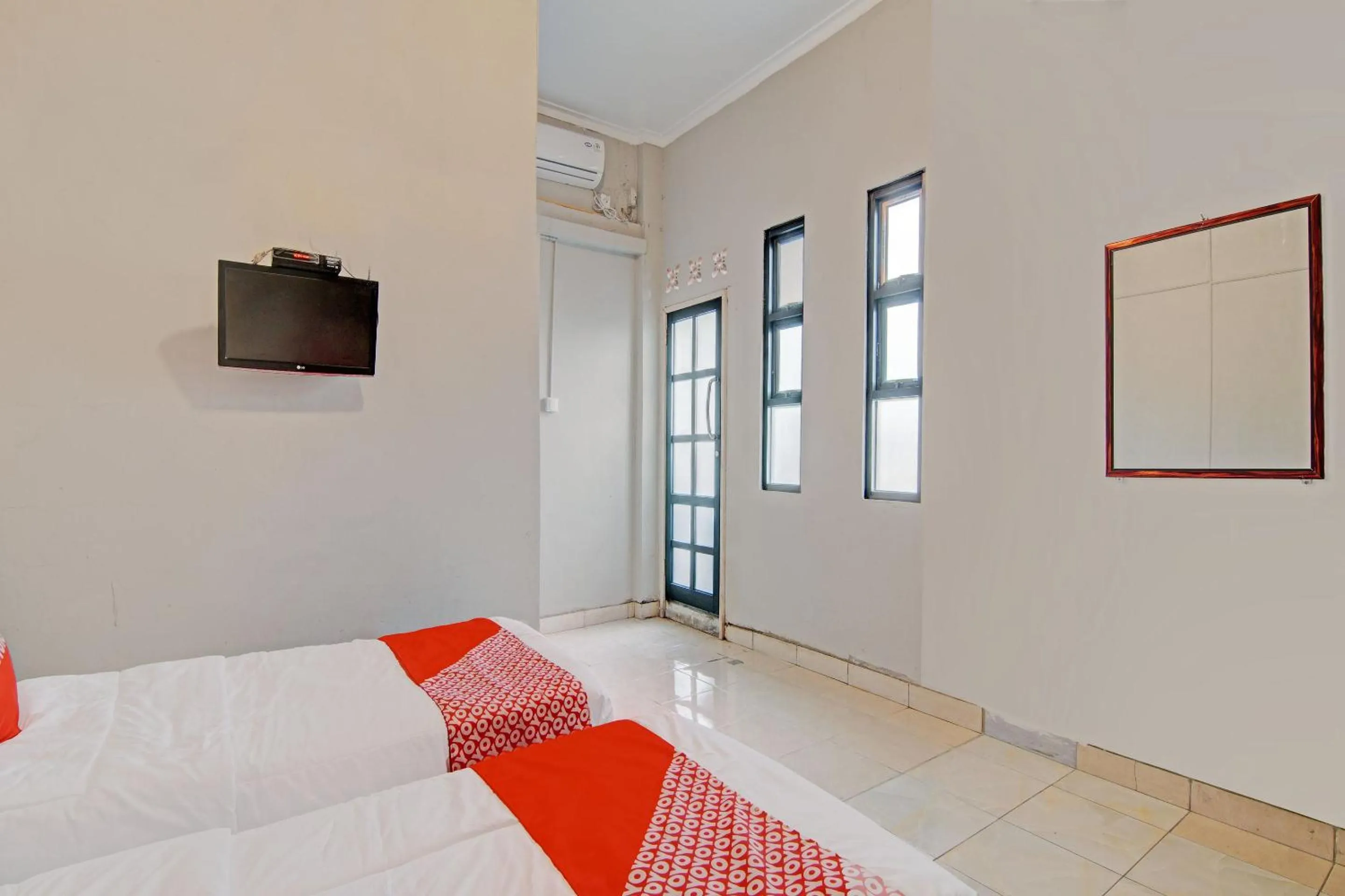 Bedroom, Bed in Hotel O Kalista Guest House Syariah