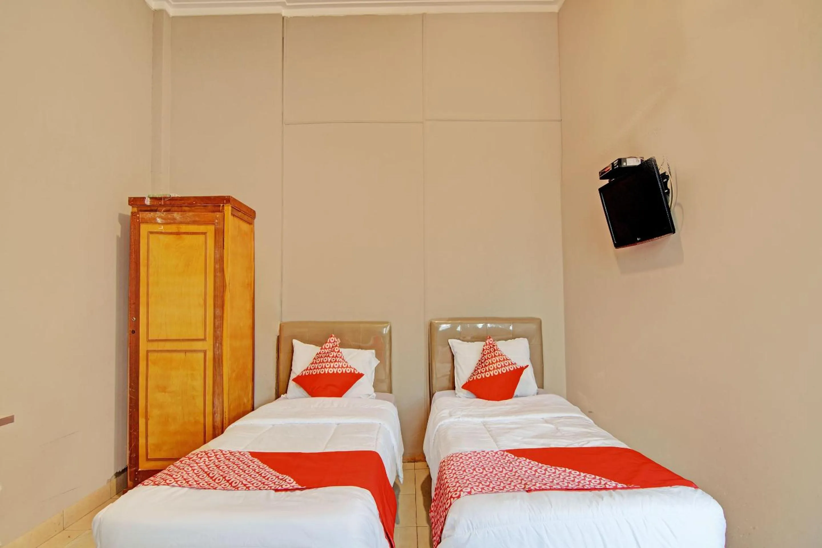 Bedroom, Bed in Hotel O Kalista Guest House Syariah