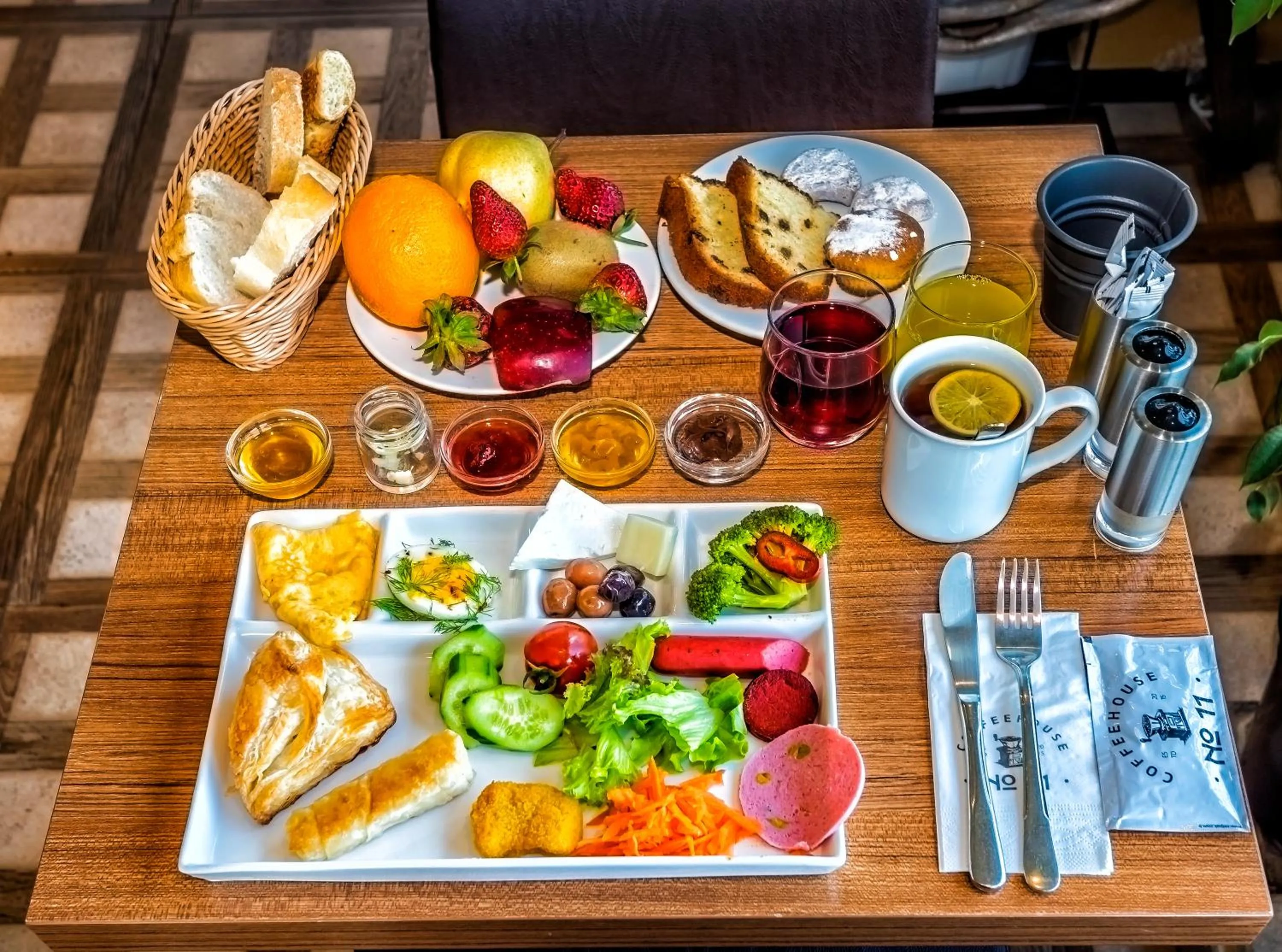 Food and drinks in BGuest Hotel & Residence