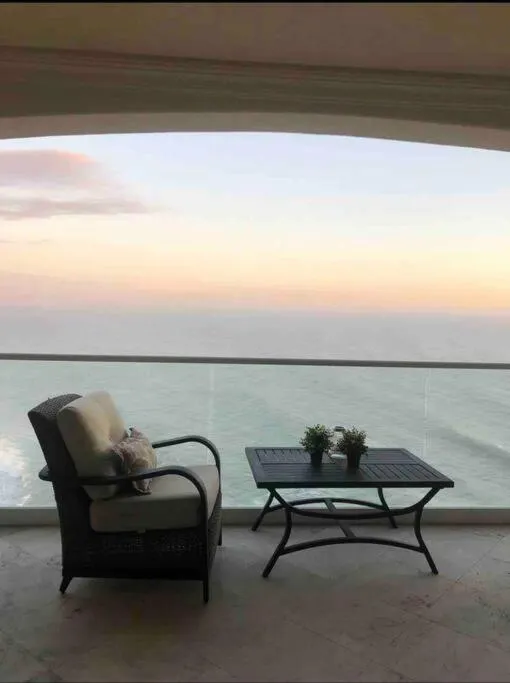 Ocean Front Condo @ Las Olas Grand