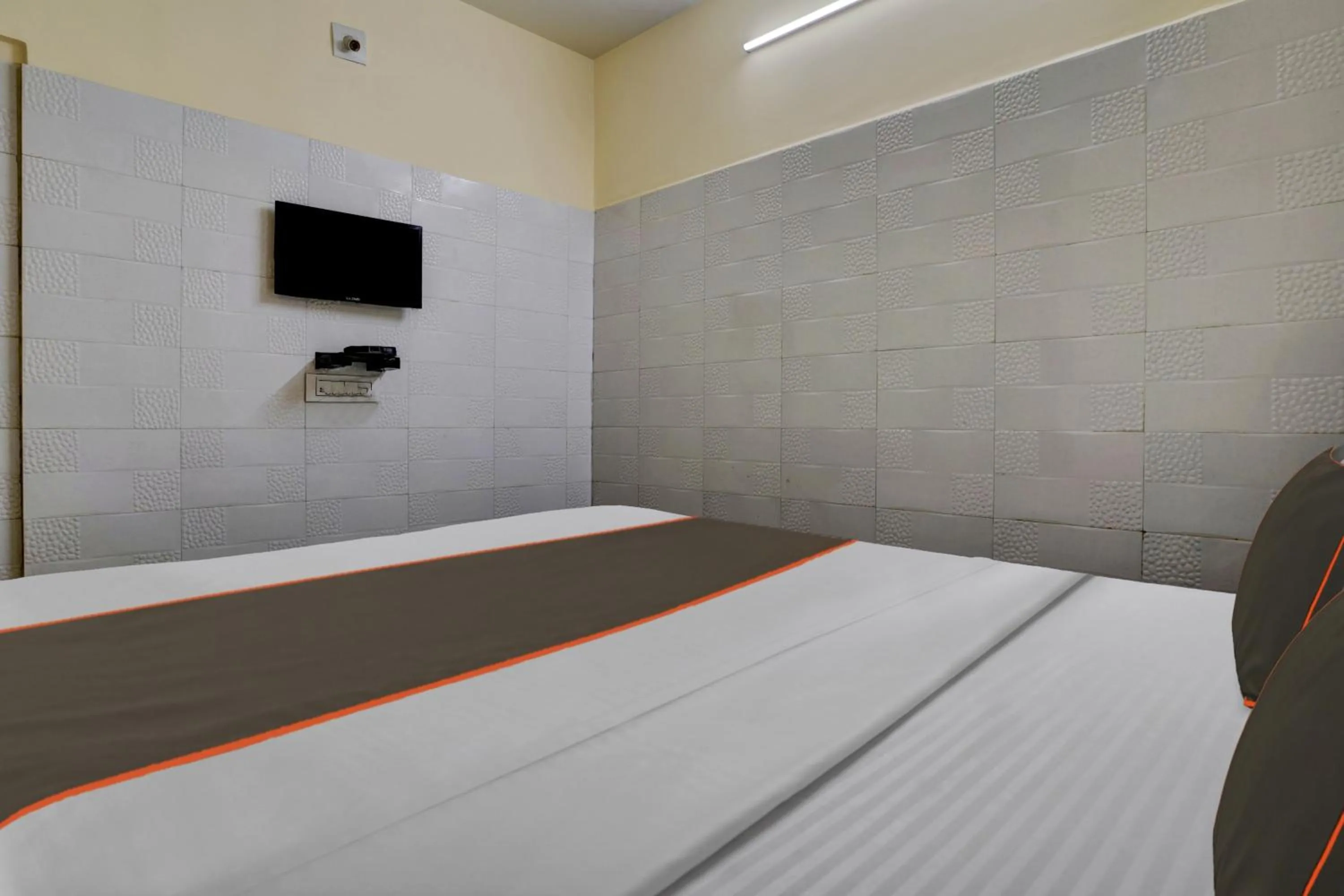 Bedroom, Bed in Hotel O Konark Inn