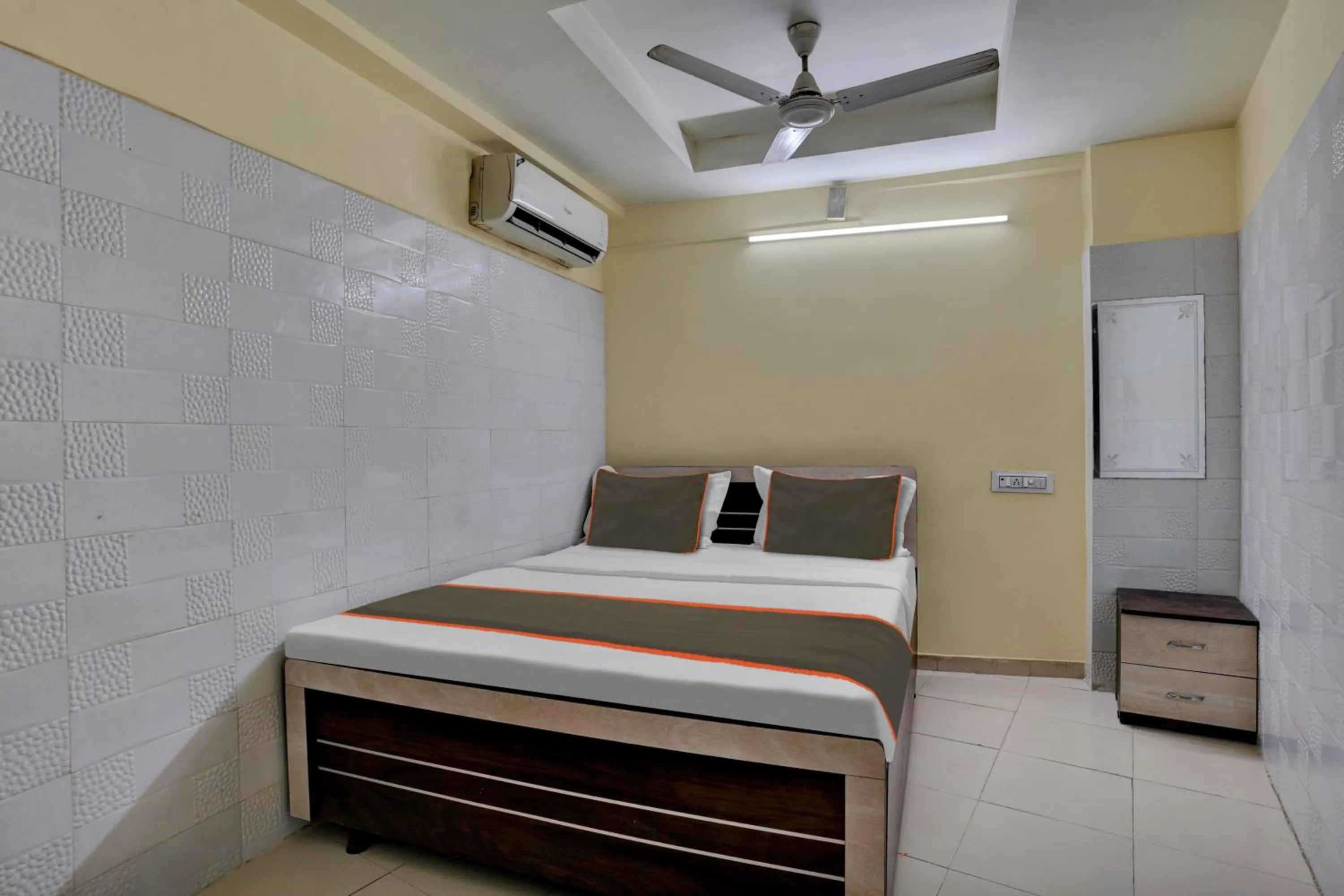 Bedroom, Bed in Hotel O Konark Inn