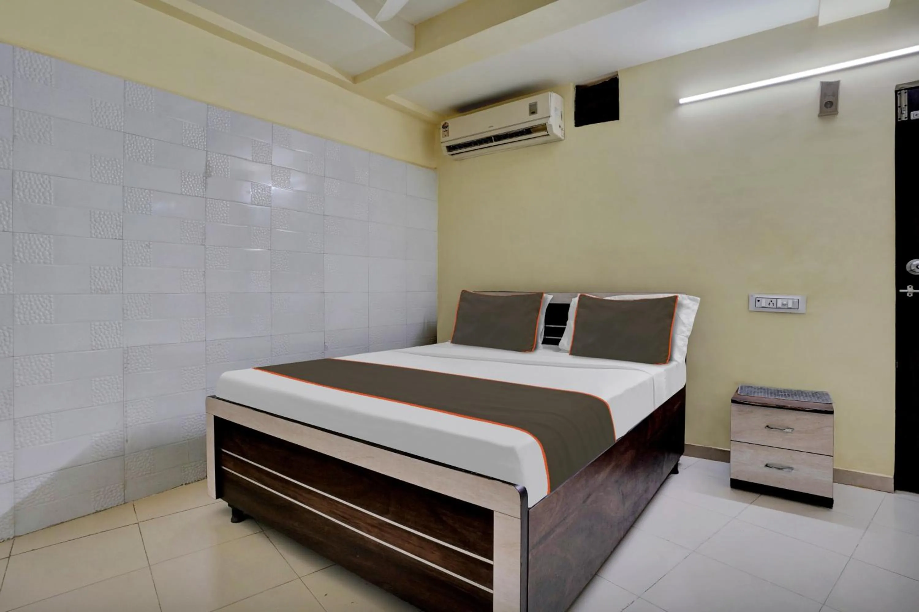 Bedroom, Bed in Hotel O Konark Inn