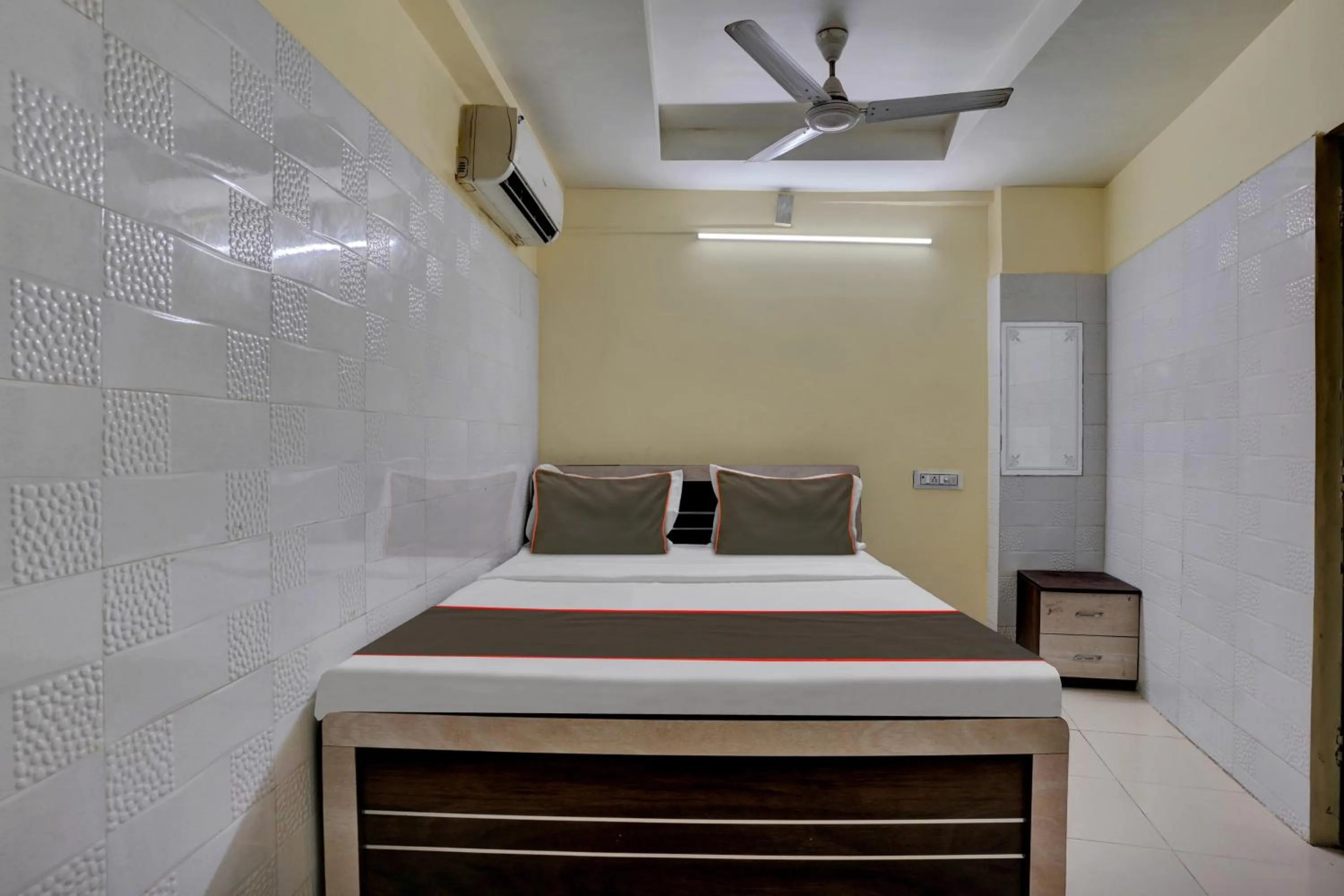 Bedroom in Hotel O Konark Inn