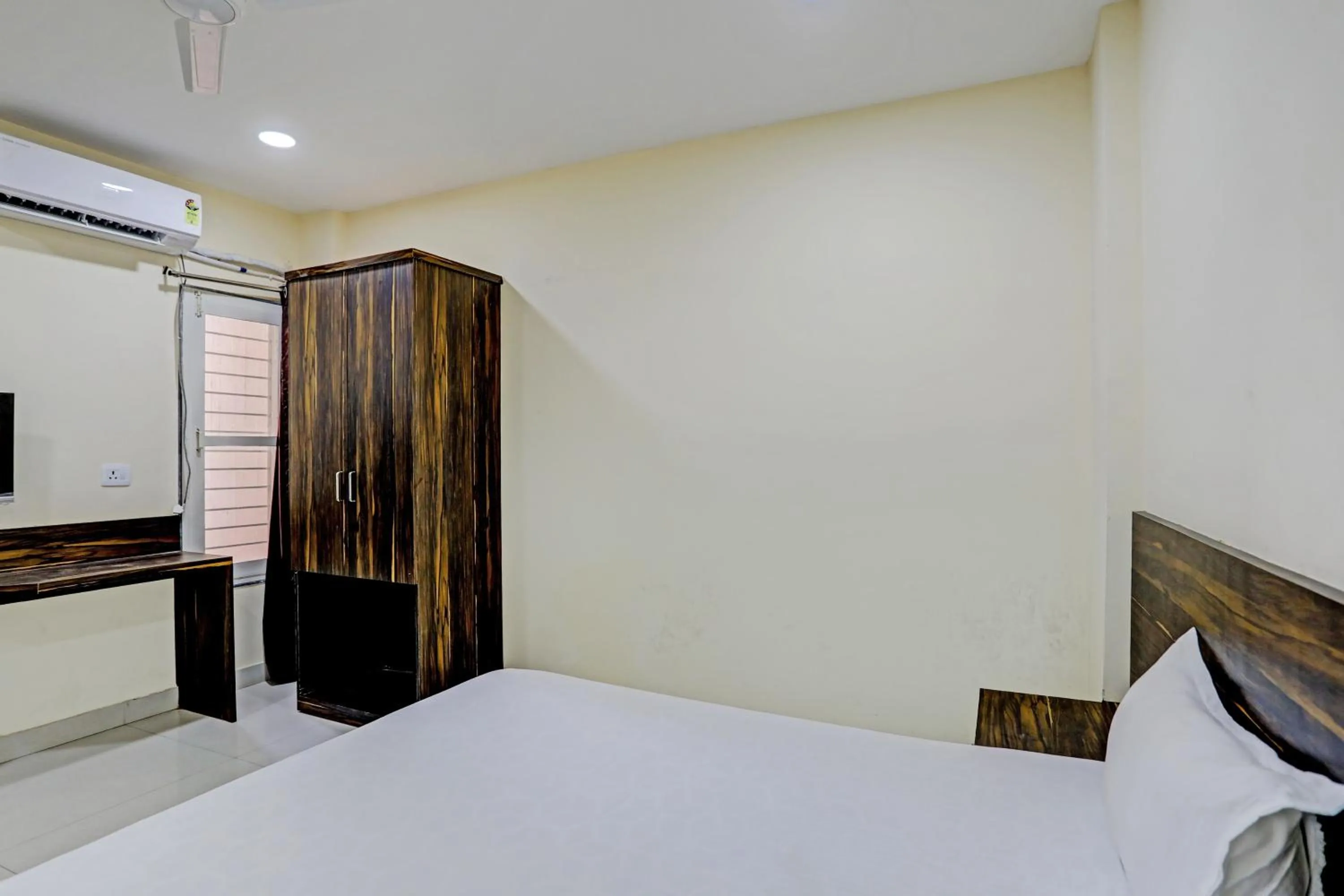 Lobby or reception, Bed in Hotel O Regal Edge