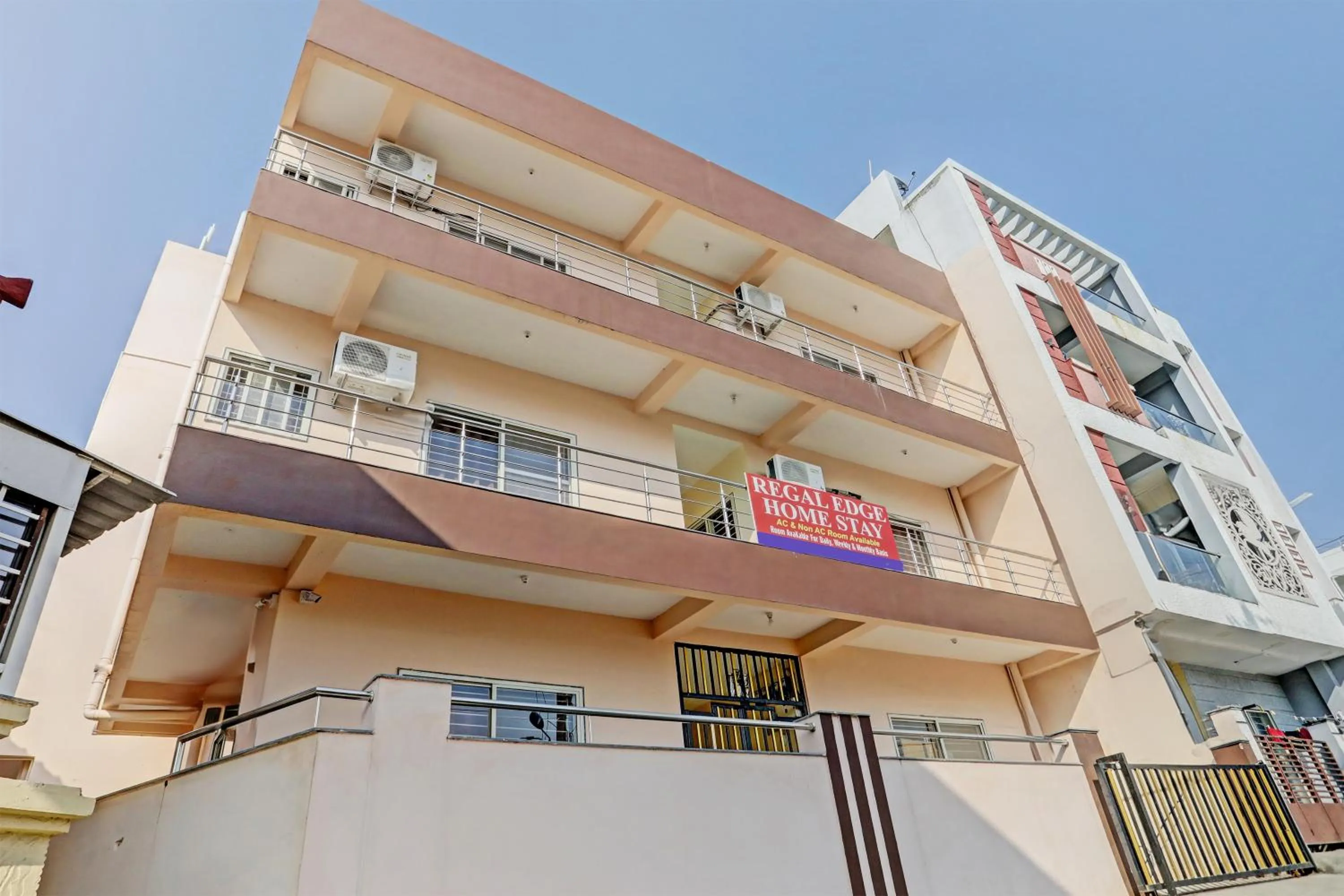 Facade/entrance in Hotel O Regal Edge