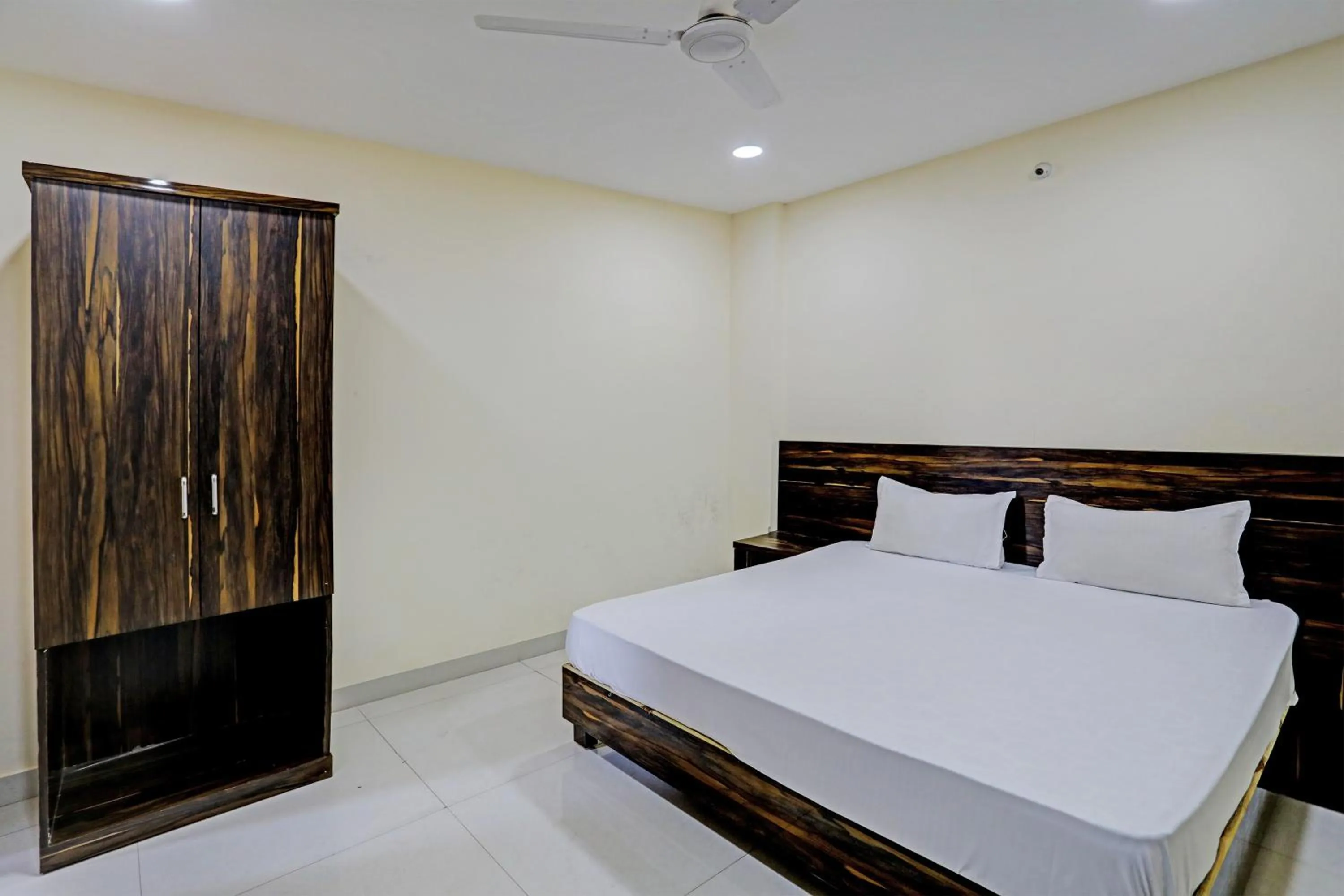 Bedroom, Bed in Hotel O Regal Edge