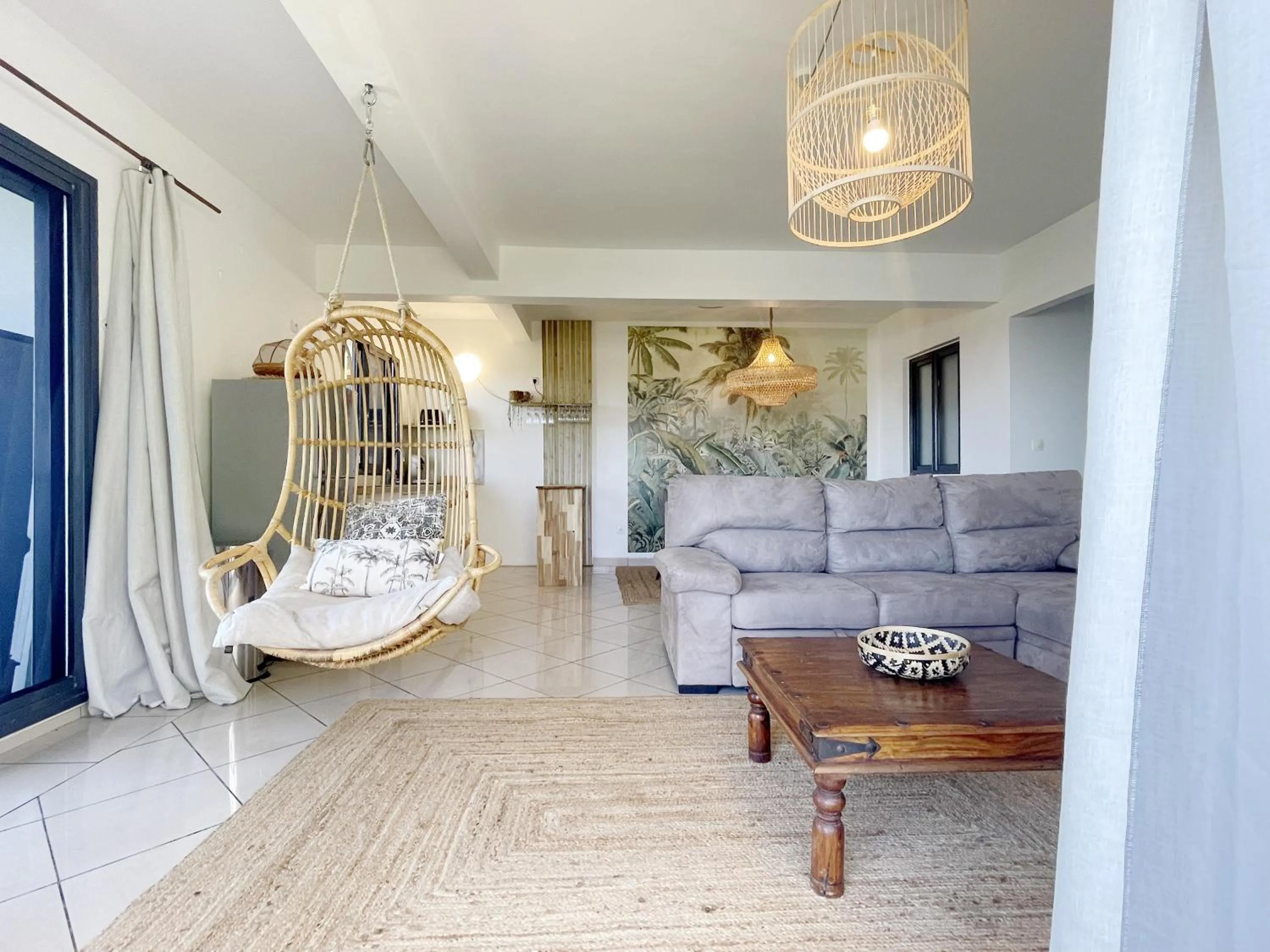 Three-Bedroom Apartment in L'Air Sauvage * * * Bassin de Manapany