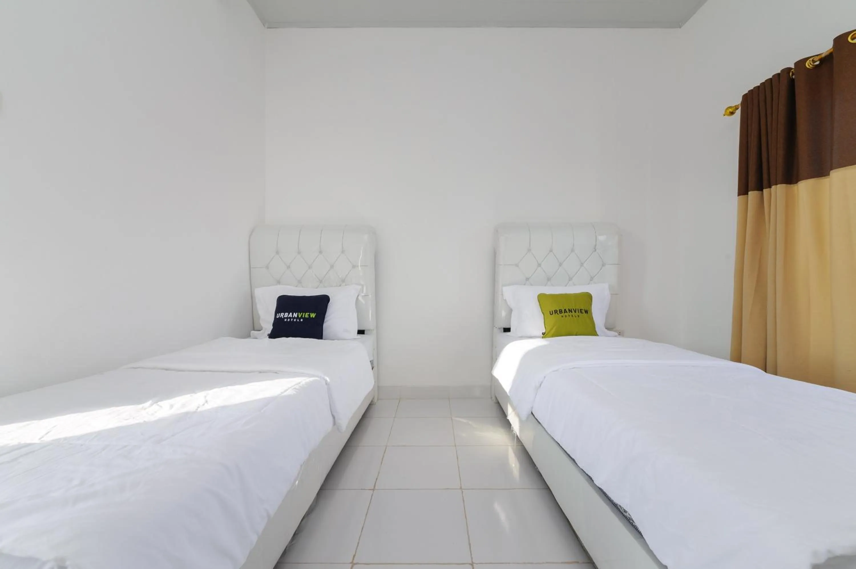 Bed in Urbanview Hotel Betego Syariah Enggal by RedDoorz