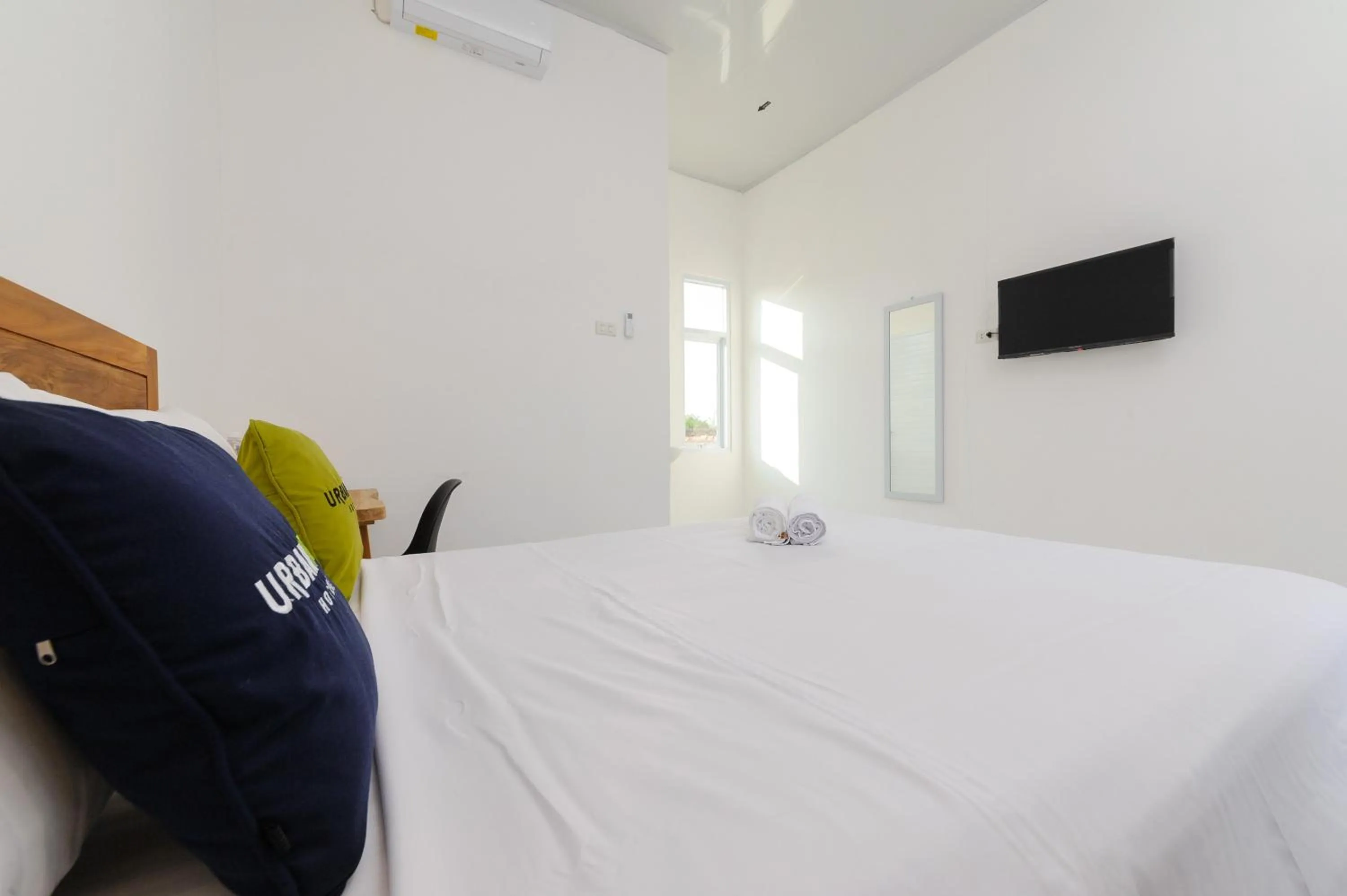 Bed in Urbanview Hotel Betego Syariah Enggal by RedDoorz