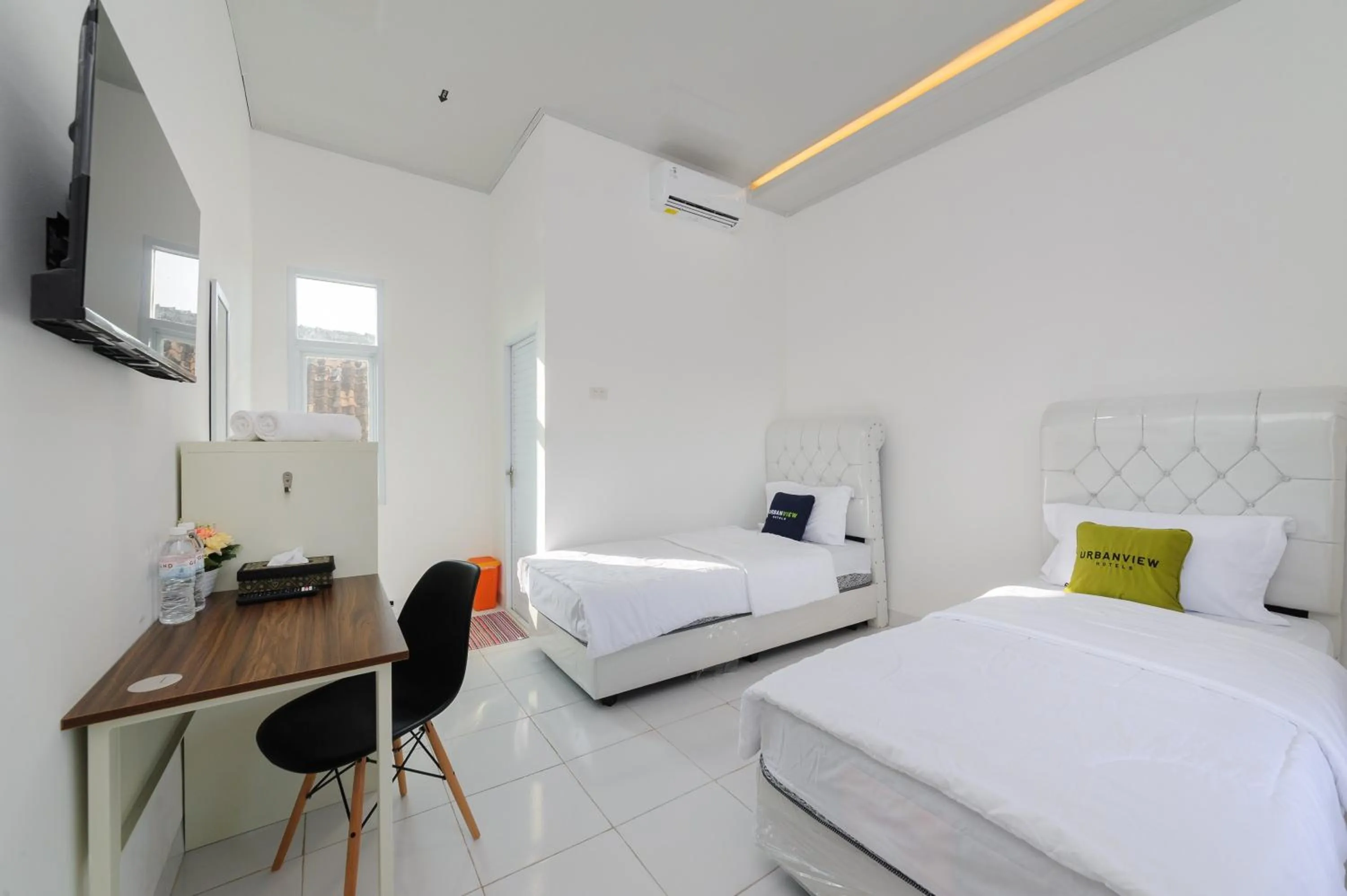 Bed in Urbanview Hotel Betego Syariah Enggal by RedDoorz