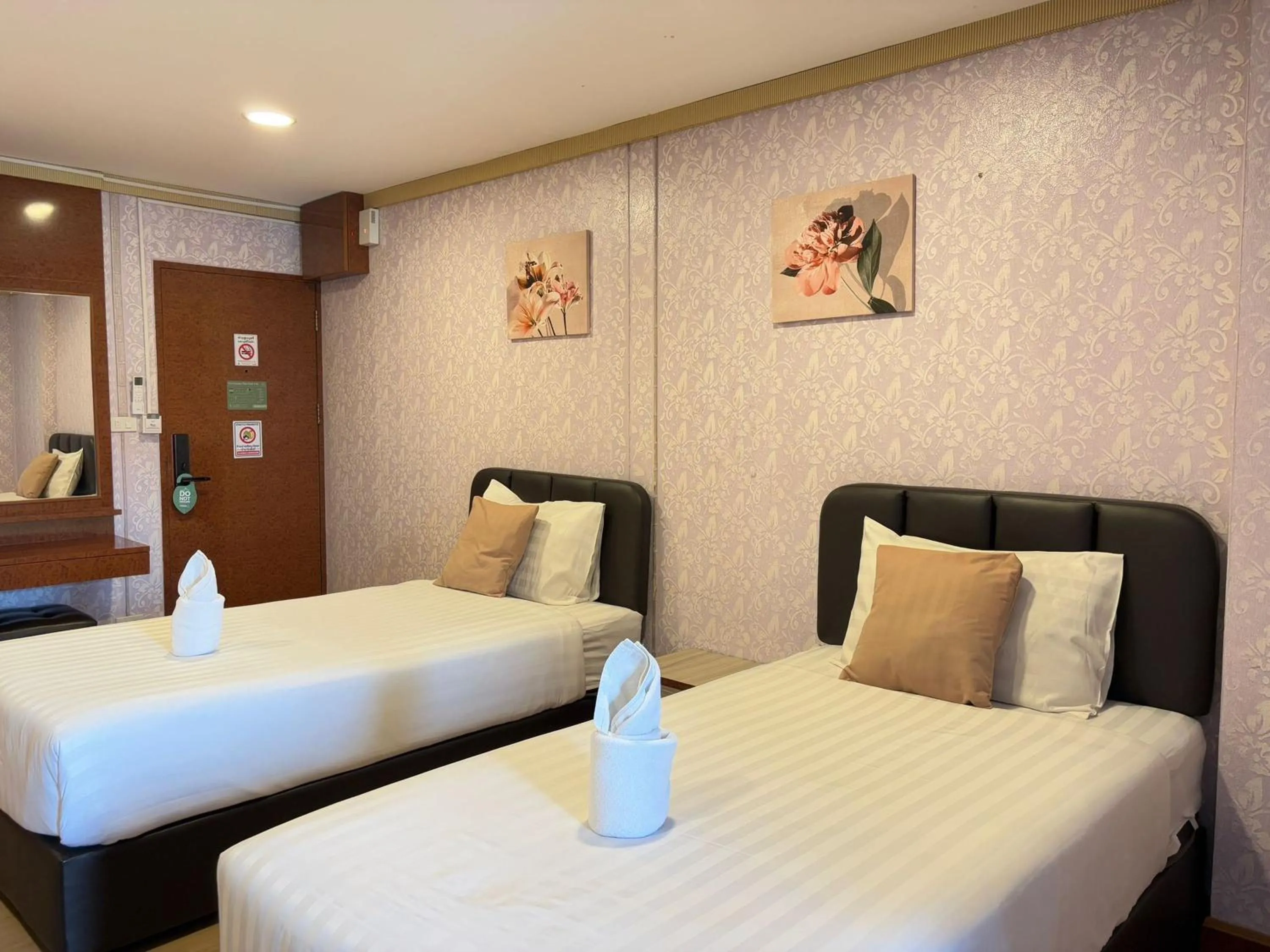 Bedroom, Bed in OYO 75446 Travis Inthamara 49