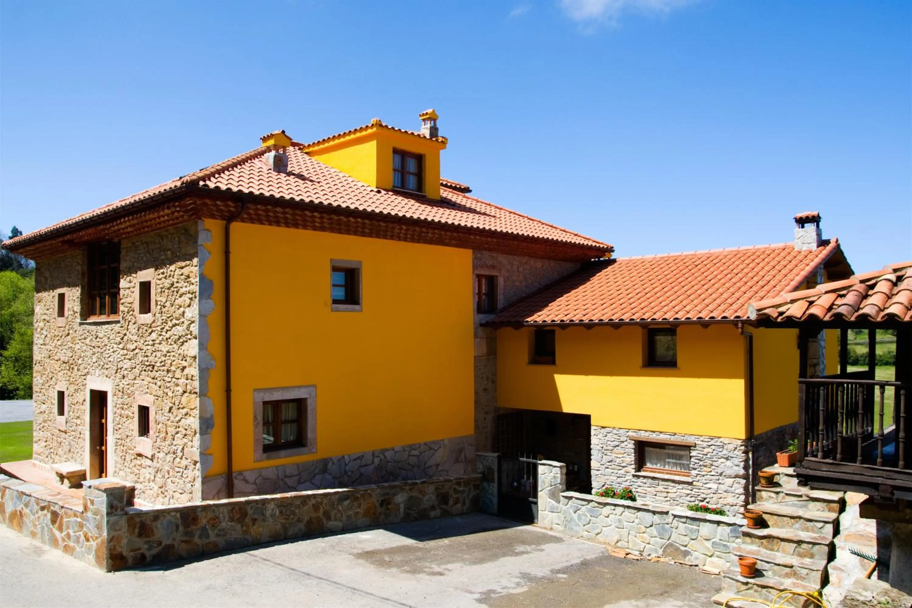 Facade/entrance in Casa Rural Los Sombredales